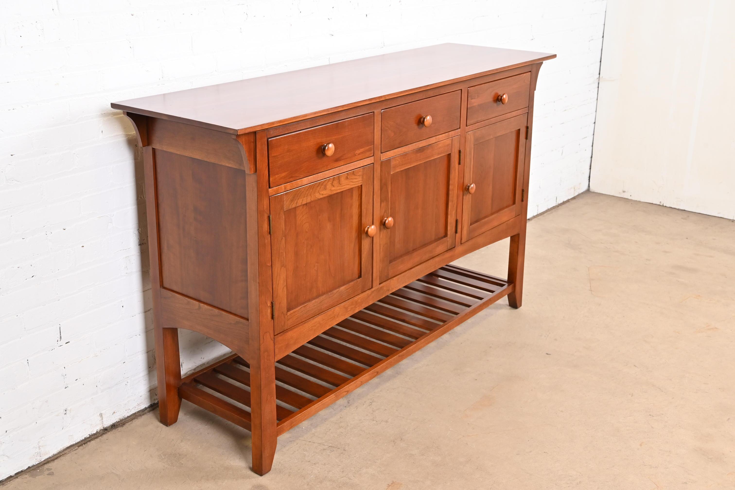 Americano Credenza o mobile bar in legno di ciliegio Arts & Crafts in vendita