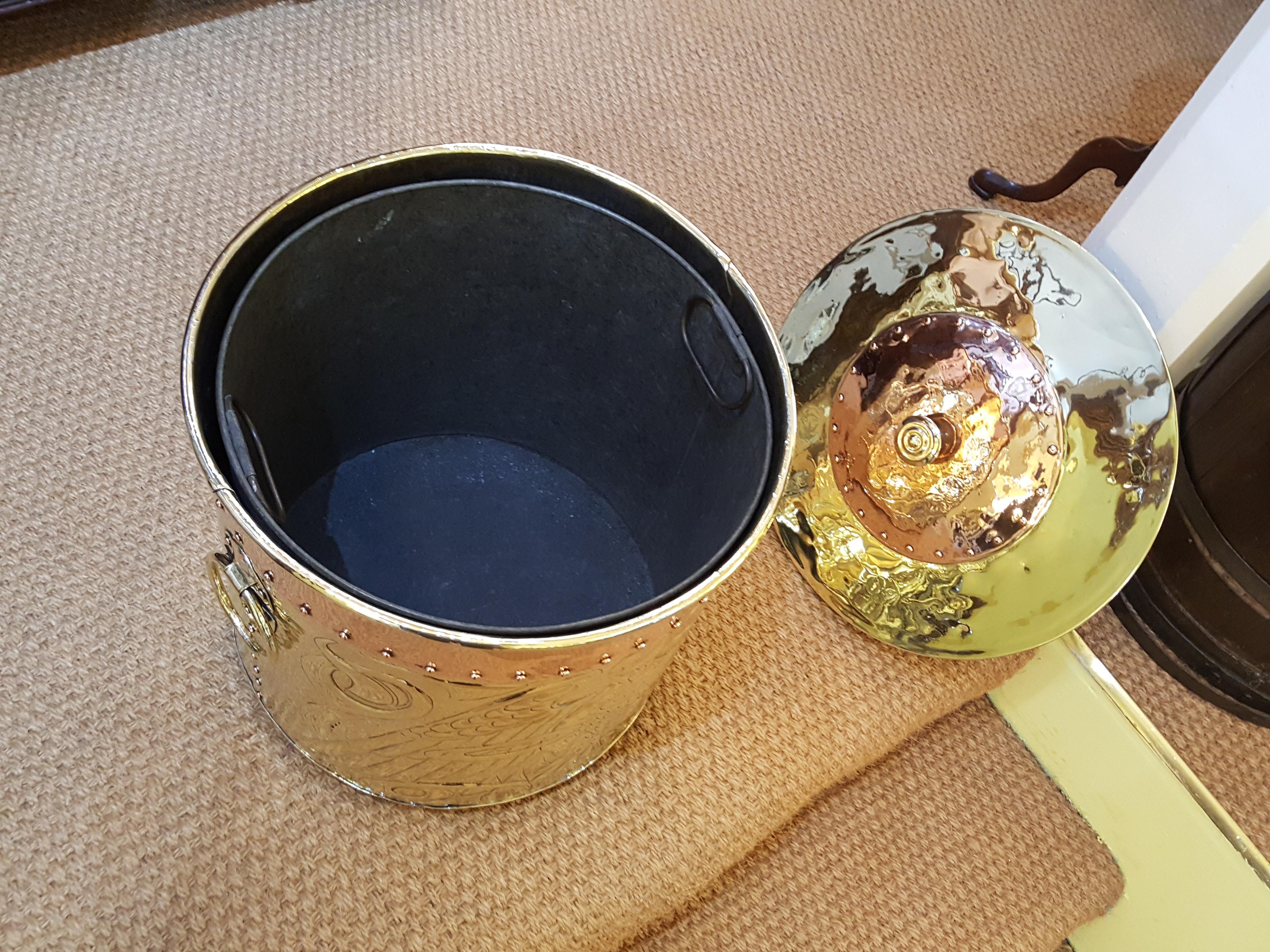 Arts & Crafts Copper and Brass Log Bin In Good Condition For Sale In Altrincham, Cheshire
