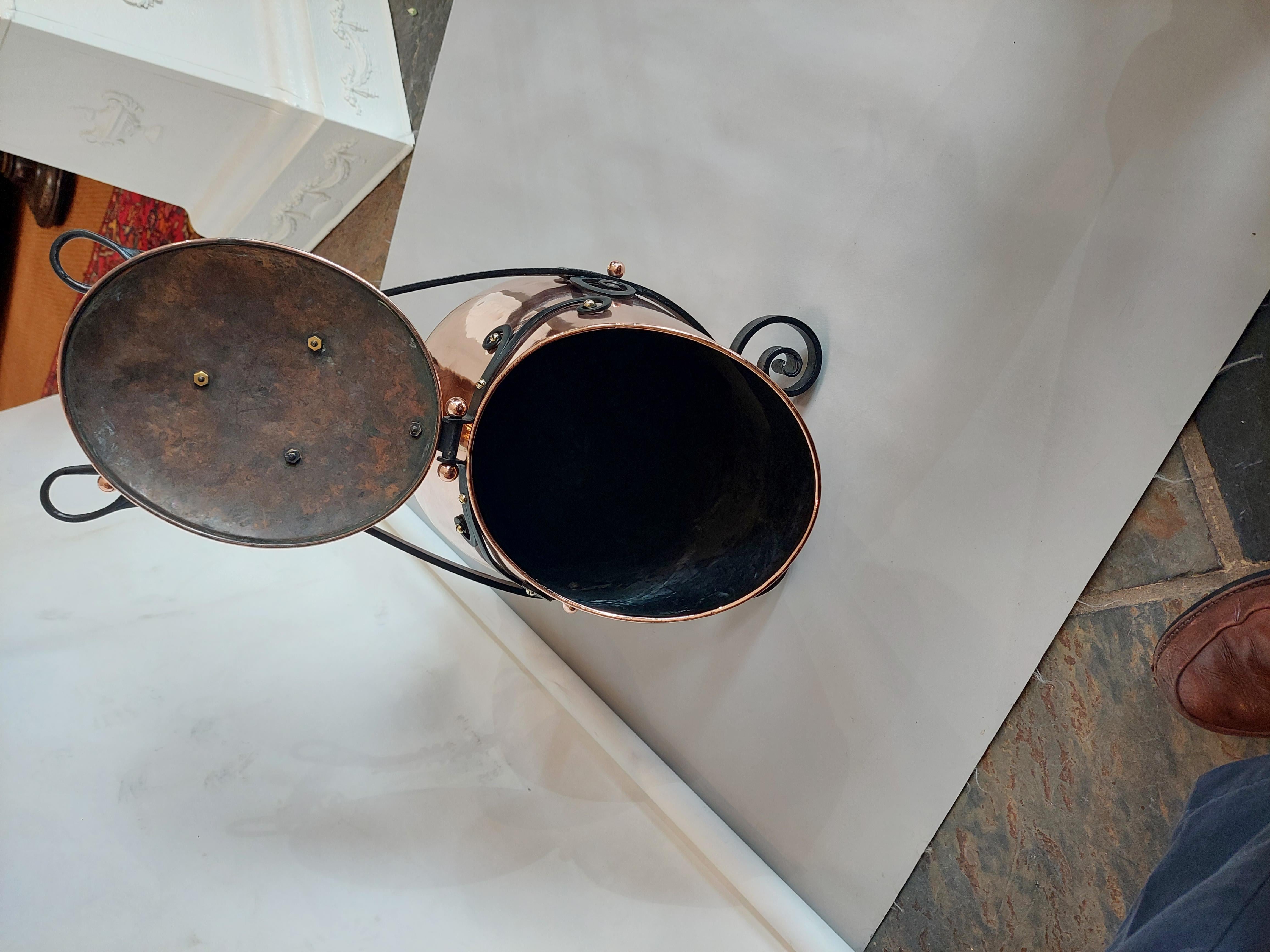 Chandelier Arts & Crafts en cuivre et fer forgé en vente 5