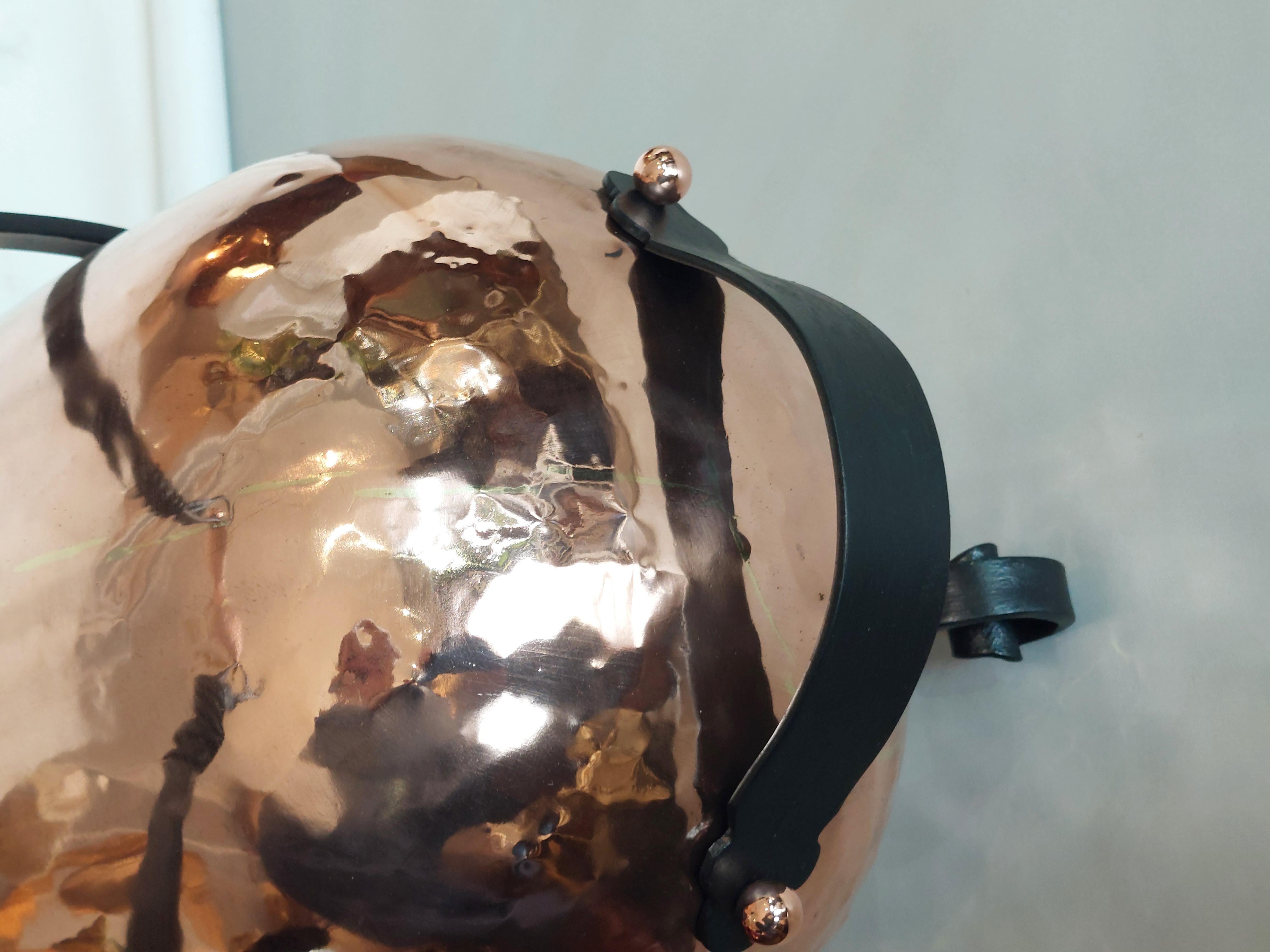Chandelier Arts & Crafts en cuivre et fer forgé en vente 1