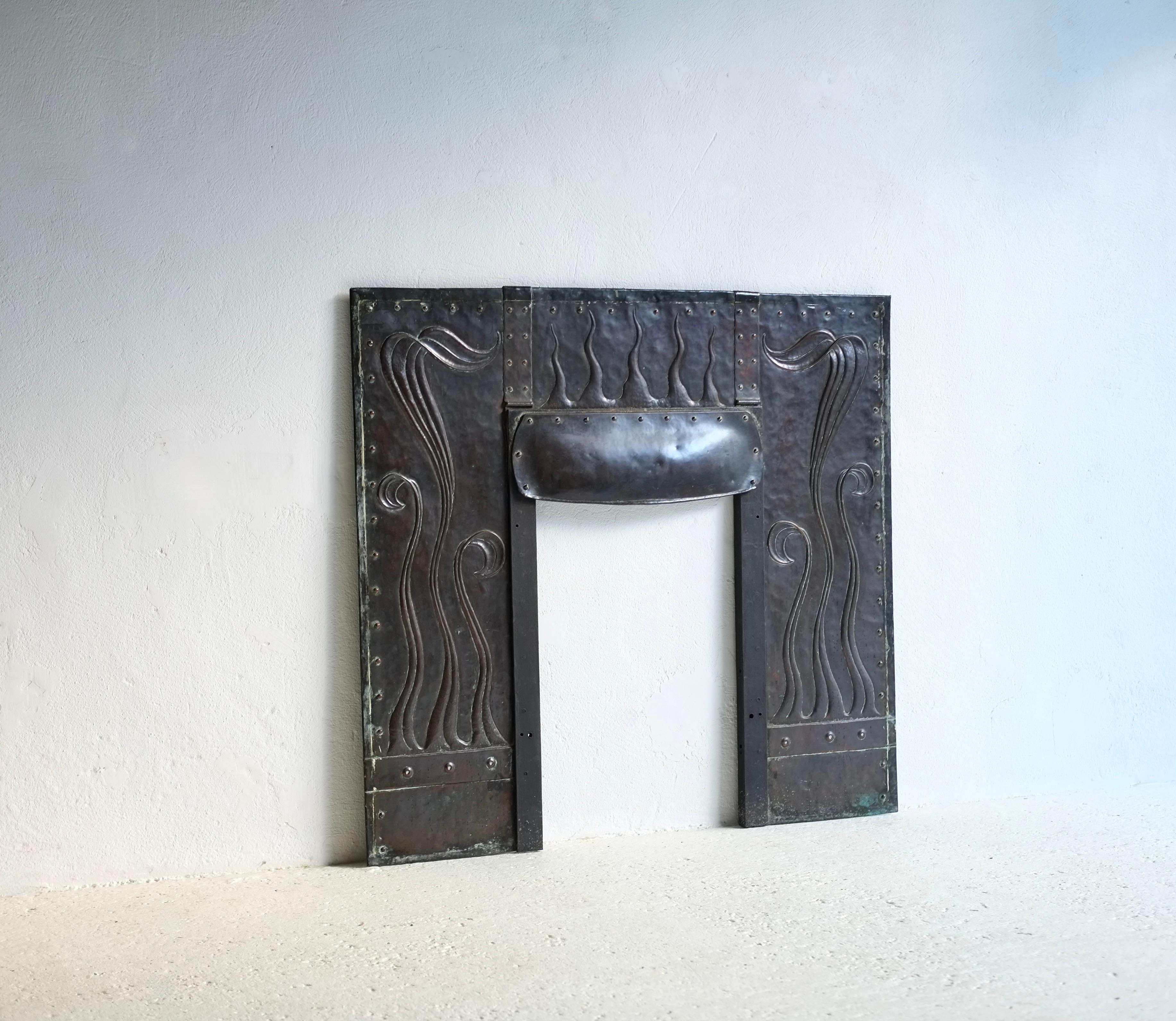 Rodete de cobre para chimenea Arts & Crafts Inglés en venta