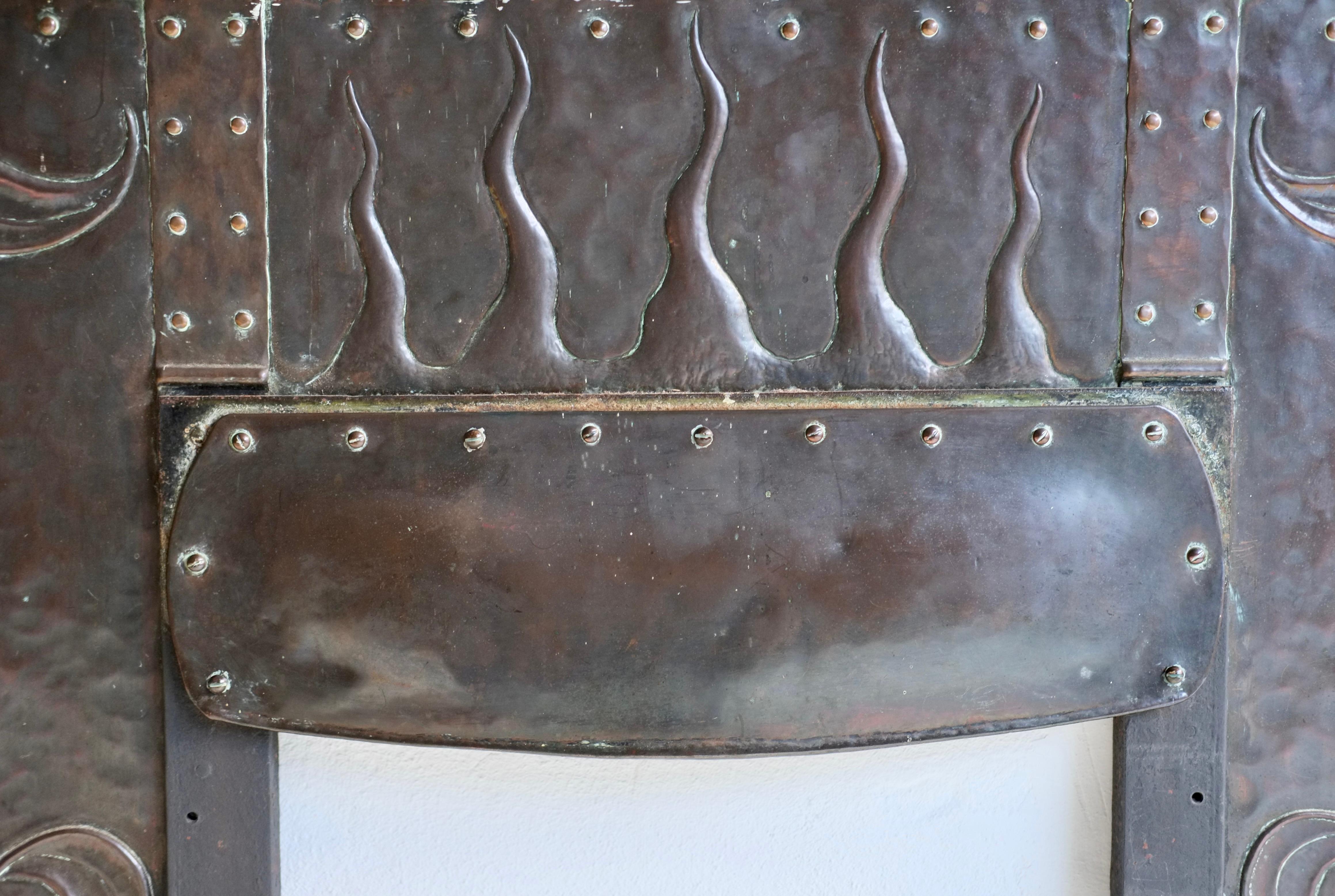 Rodete de cobre para chimenea Arts & Crafts en venta 2