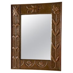 Specchio con cornice in rame Arts & Crafts di John Pearson
