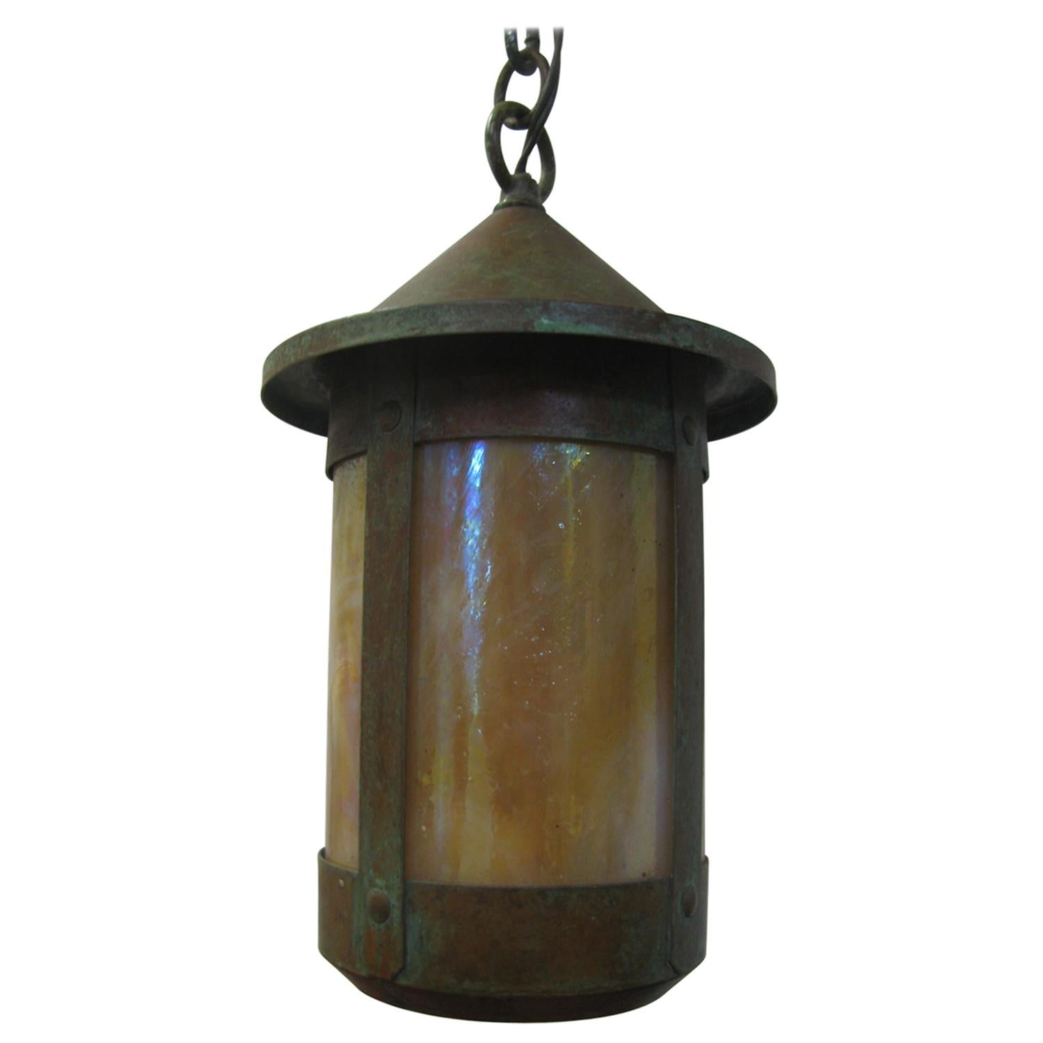Arts and Crafts Lanternes en cuivre de style Mission Arts & Crafts avec verre de scories crème 4 disponibles en vente