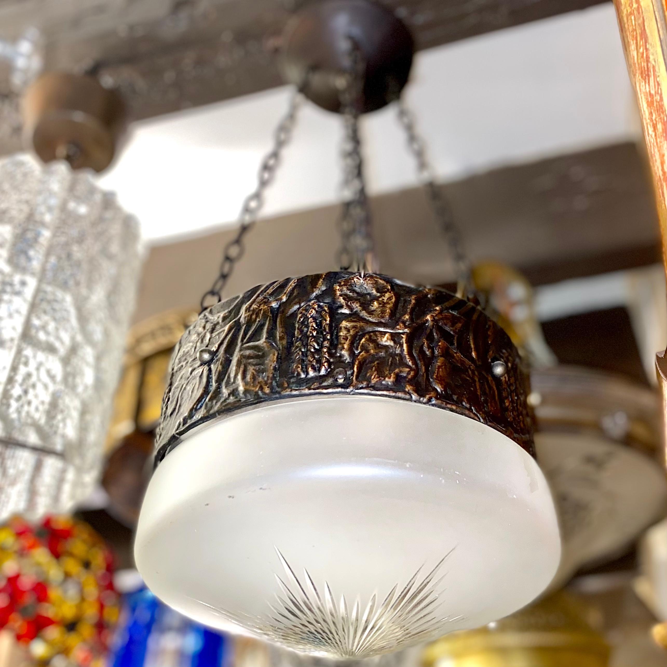 Metà XX secolo Apparecchio di illuminazione in rame Arts & Crafts in vendita