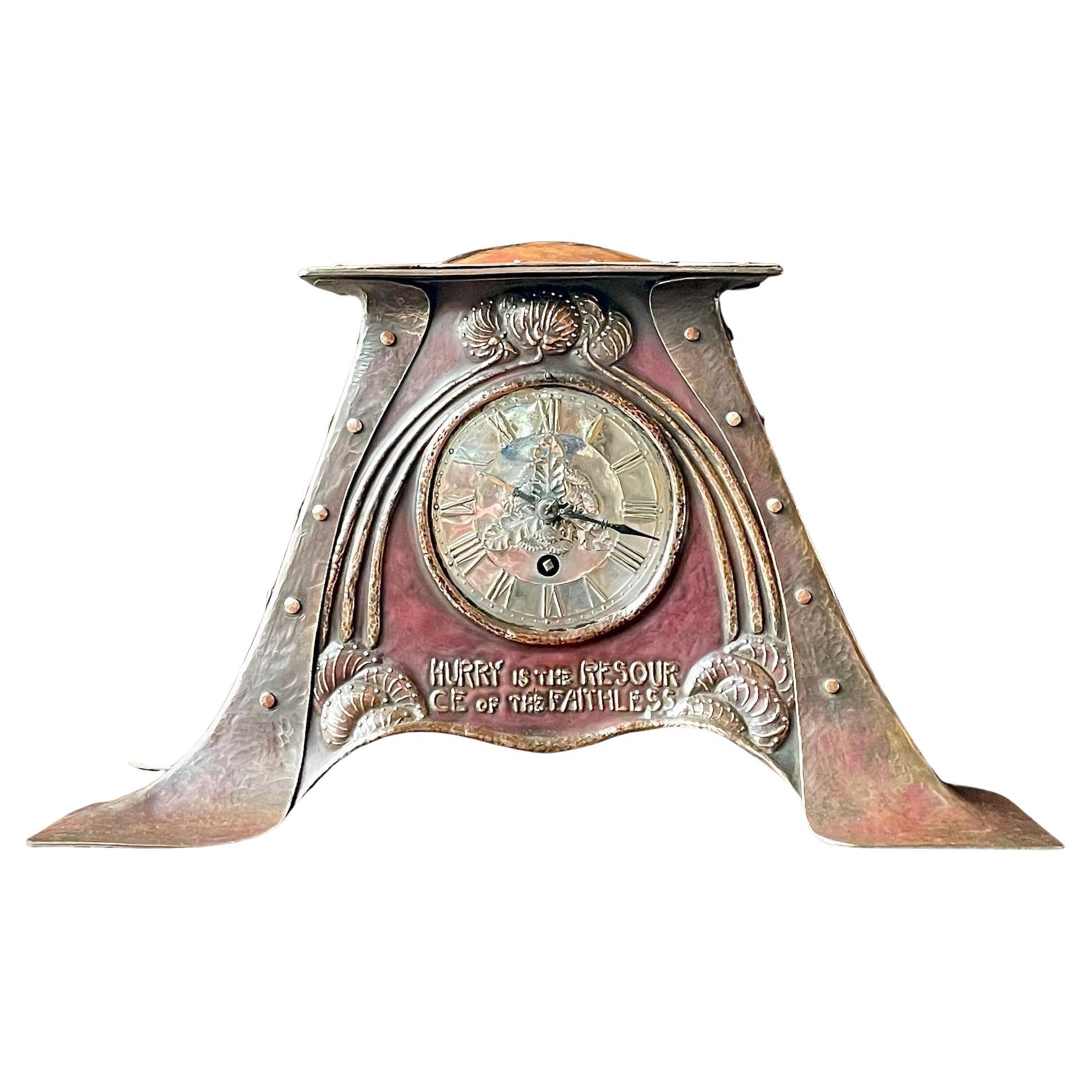 Orologio da camino in rame Arts
Craft