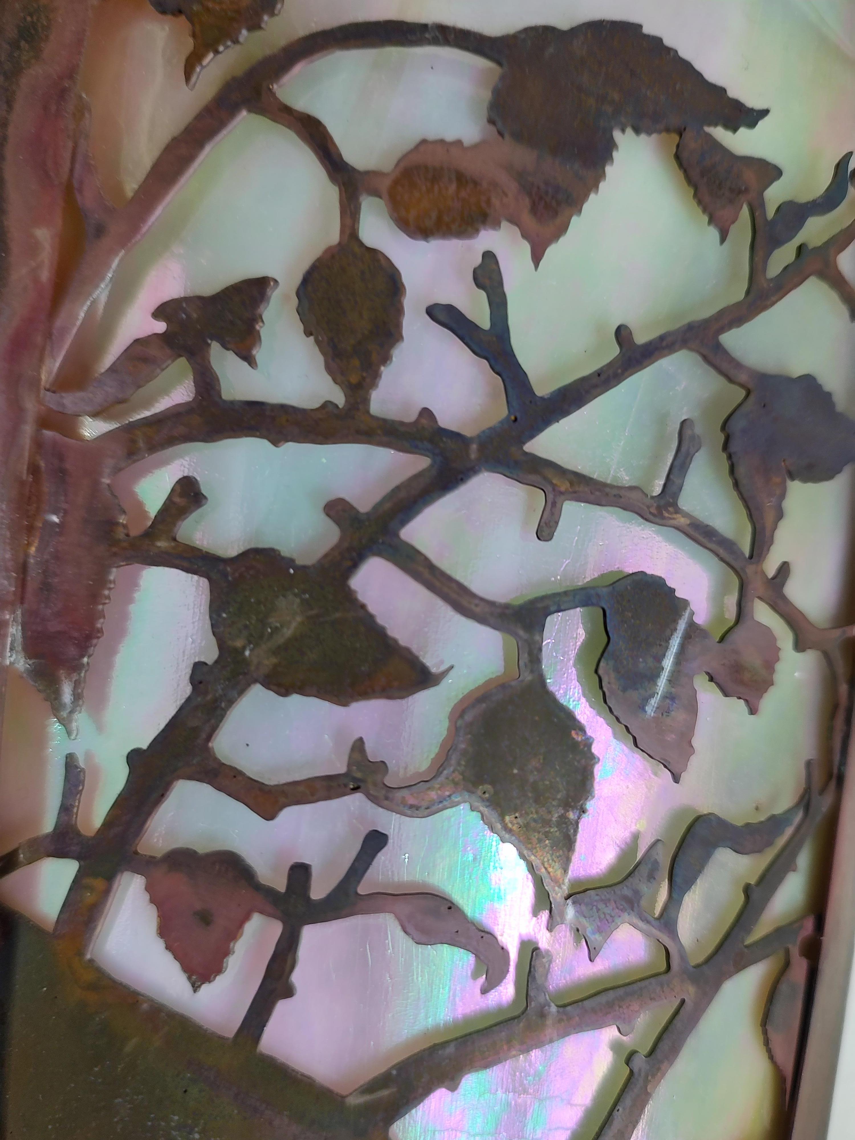 Arts and Crafts-Pendelleuchte aus Kupfer mit geschliffenen Glasschirmen, 4 verfügbar  (Ende des 20. Jahrhunderts) im Angebot