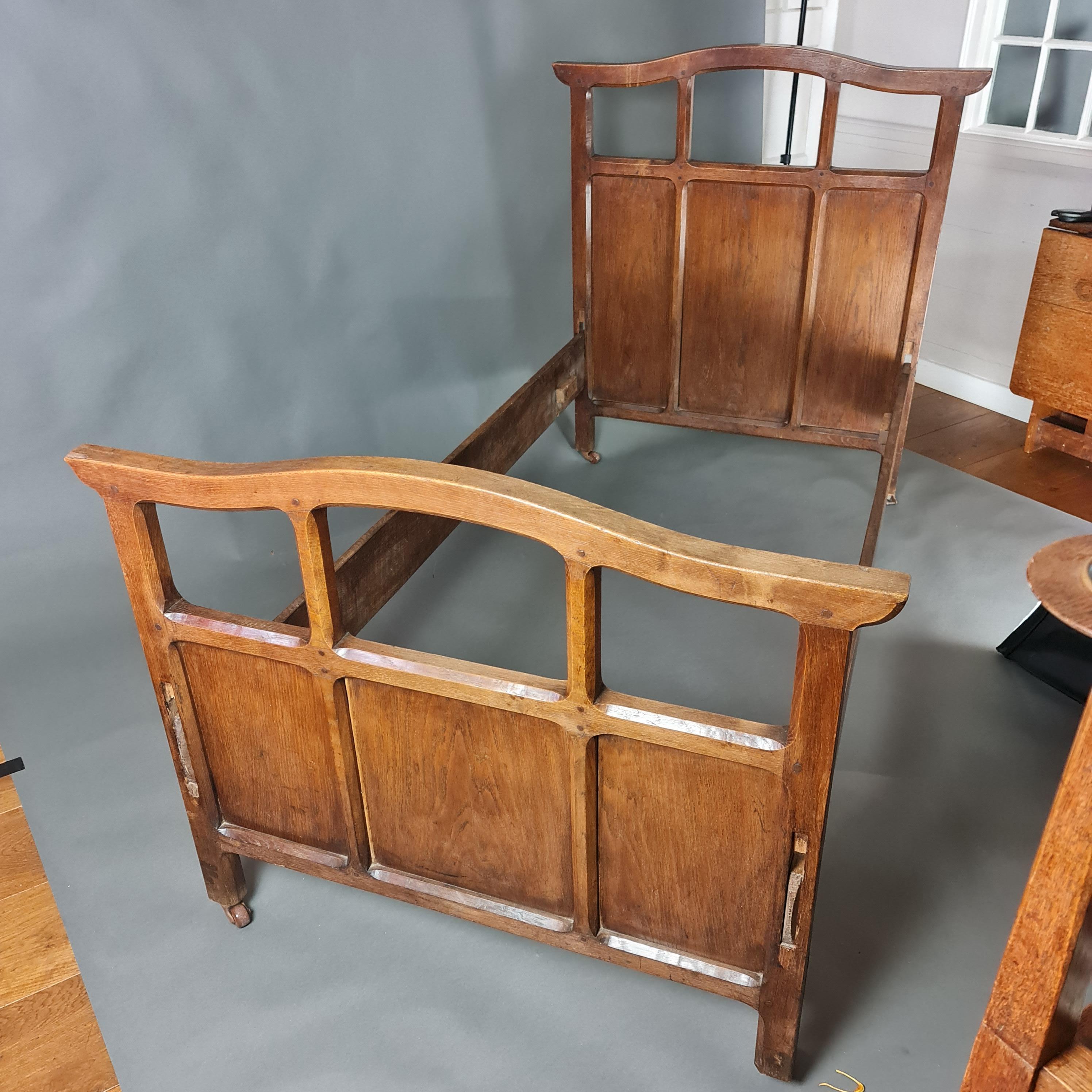 Cama individual de roble Arts & Crafts Cotswolds School  Gimson Waals  Barnsley Británico en venta