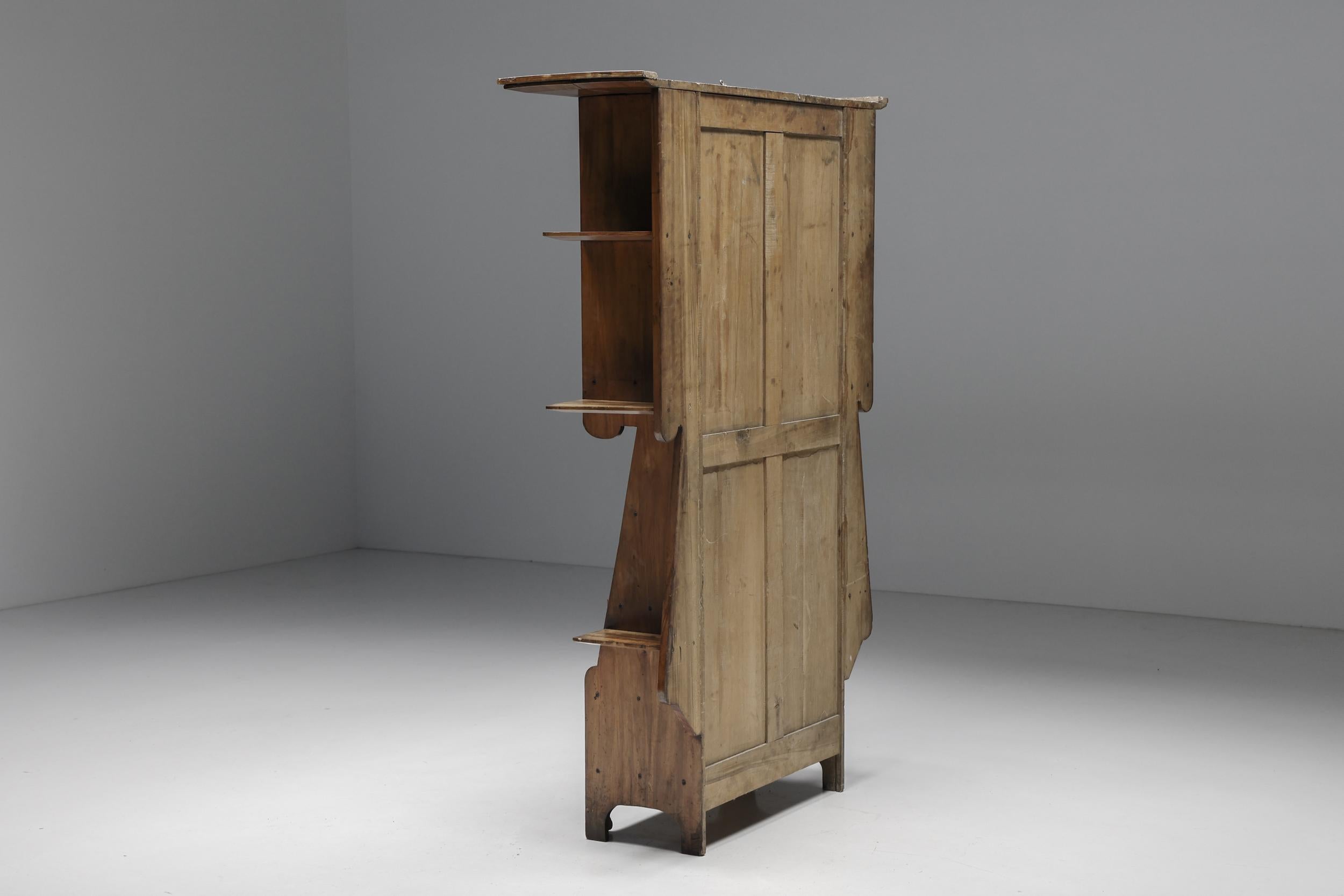 Armoire Arts & Crafts en bois de Charles Rennie Mackintosh, 20e siècle Excellent état - En vente à Antwerp, BE