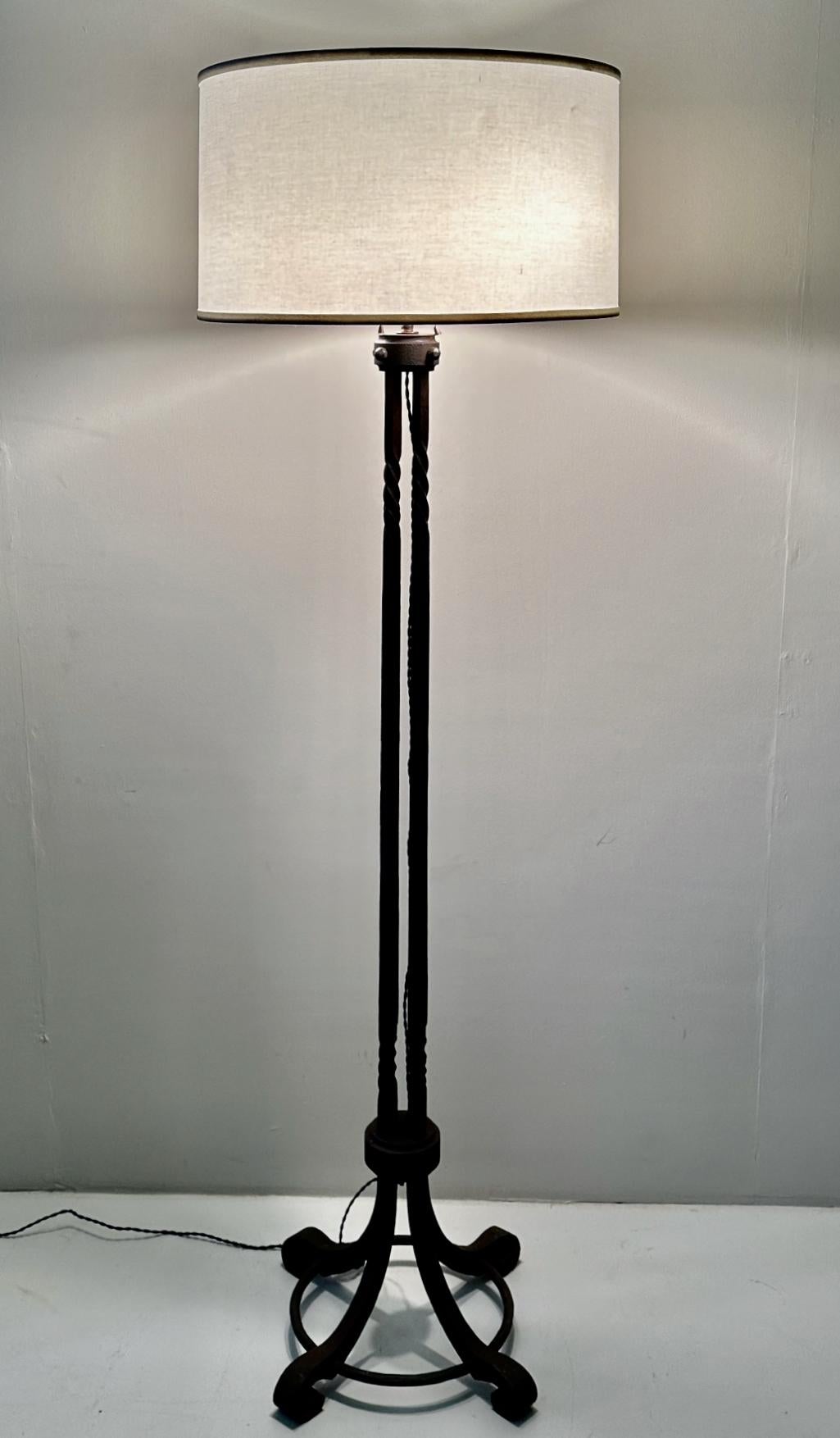 Arts and Crafts-Stehlampe „Twist“ aus dunklem Eisen, um 1910  9