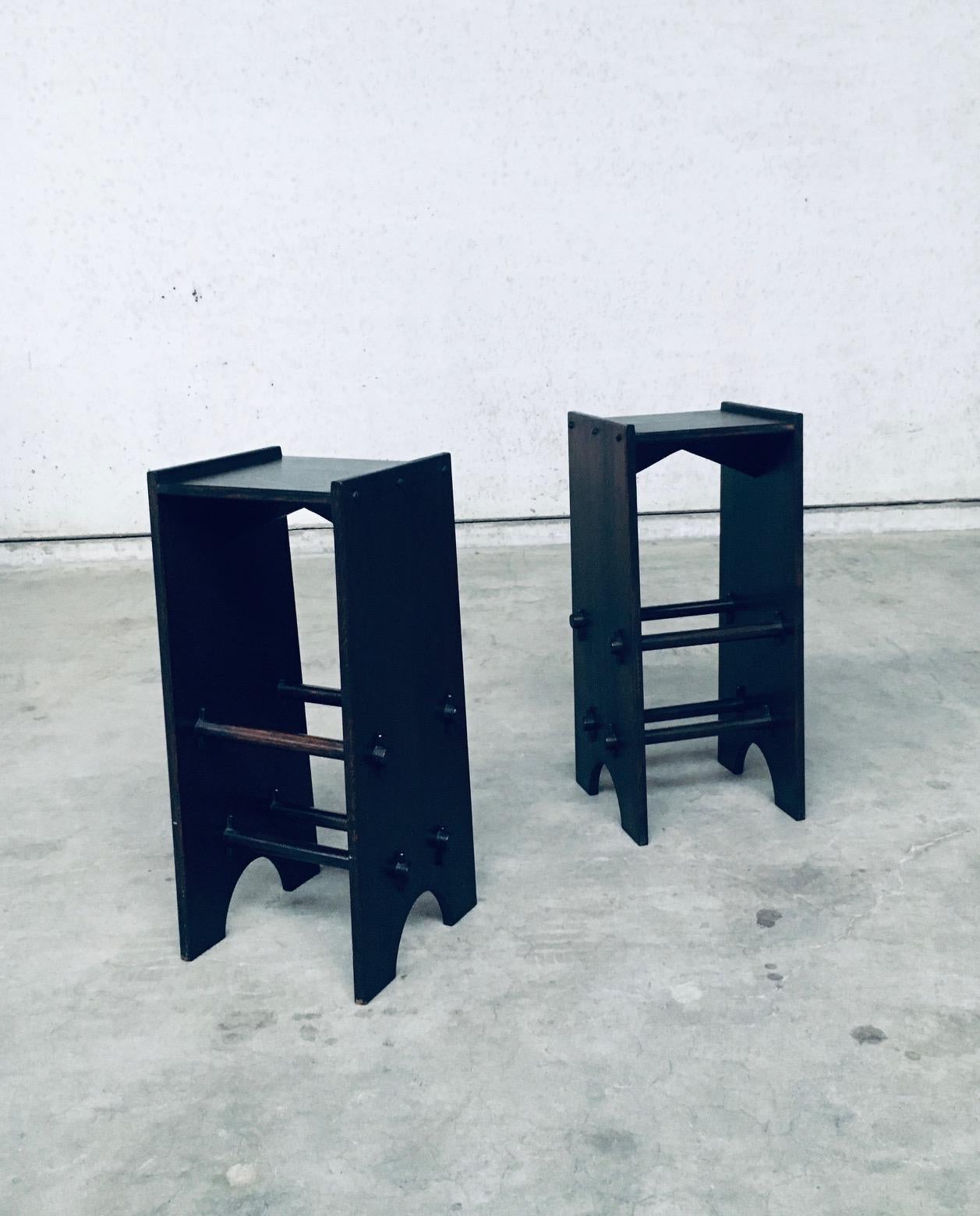 Arts and Crafts Ensemble de tabourets de bar faits main, France, années 1920 en vente