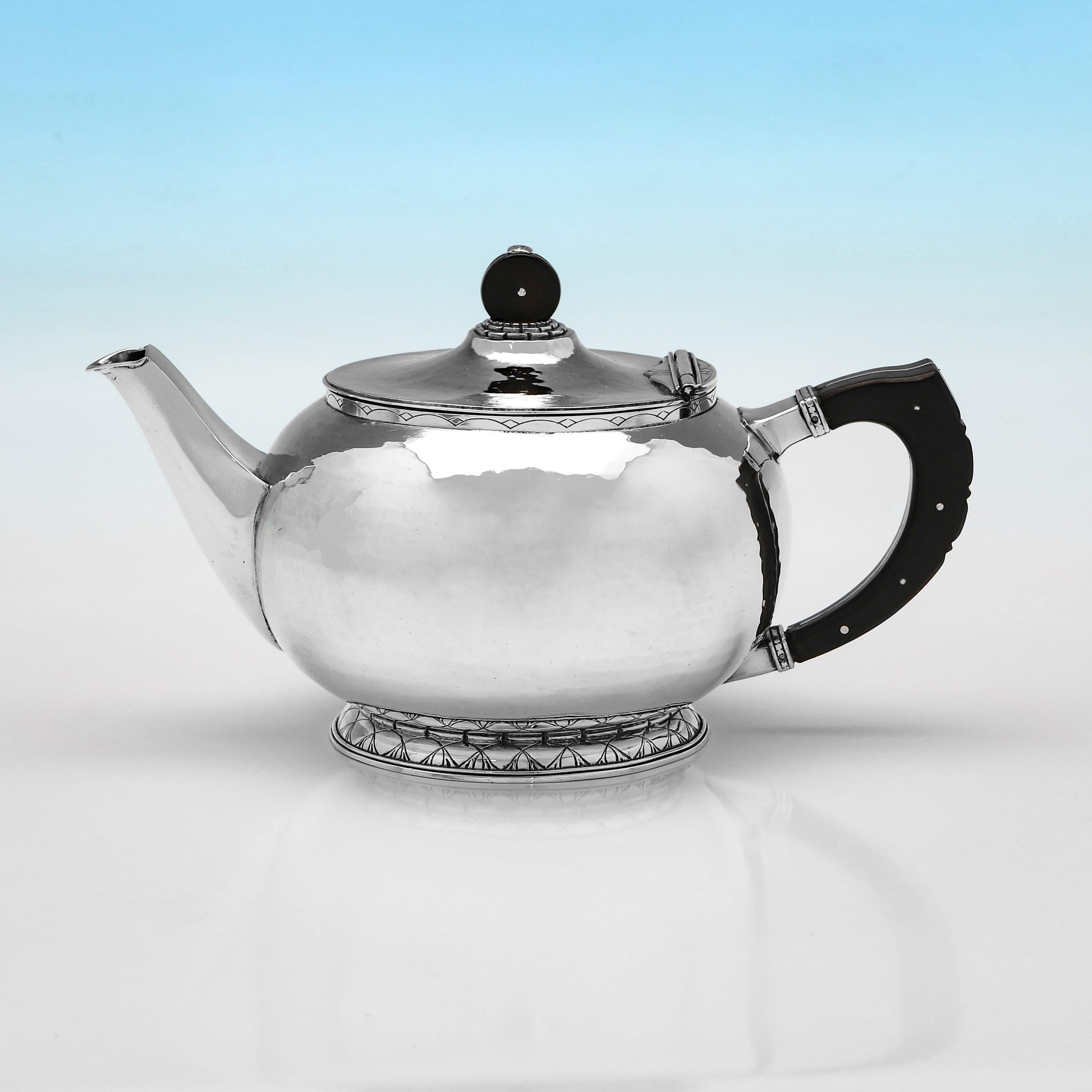 Inglese Servizio da tè in argento con design Arts & Crafts - Frederick Newland Smith 1952 in vendita