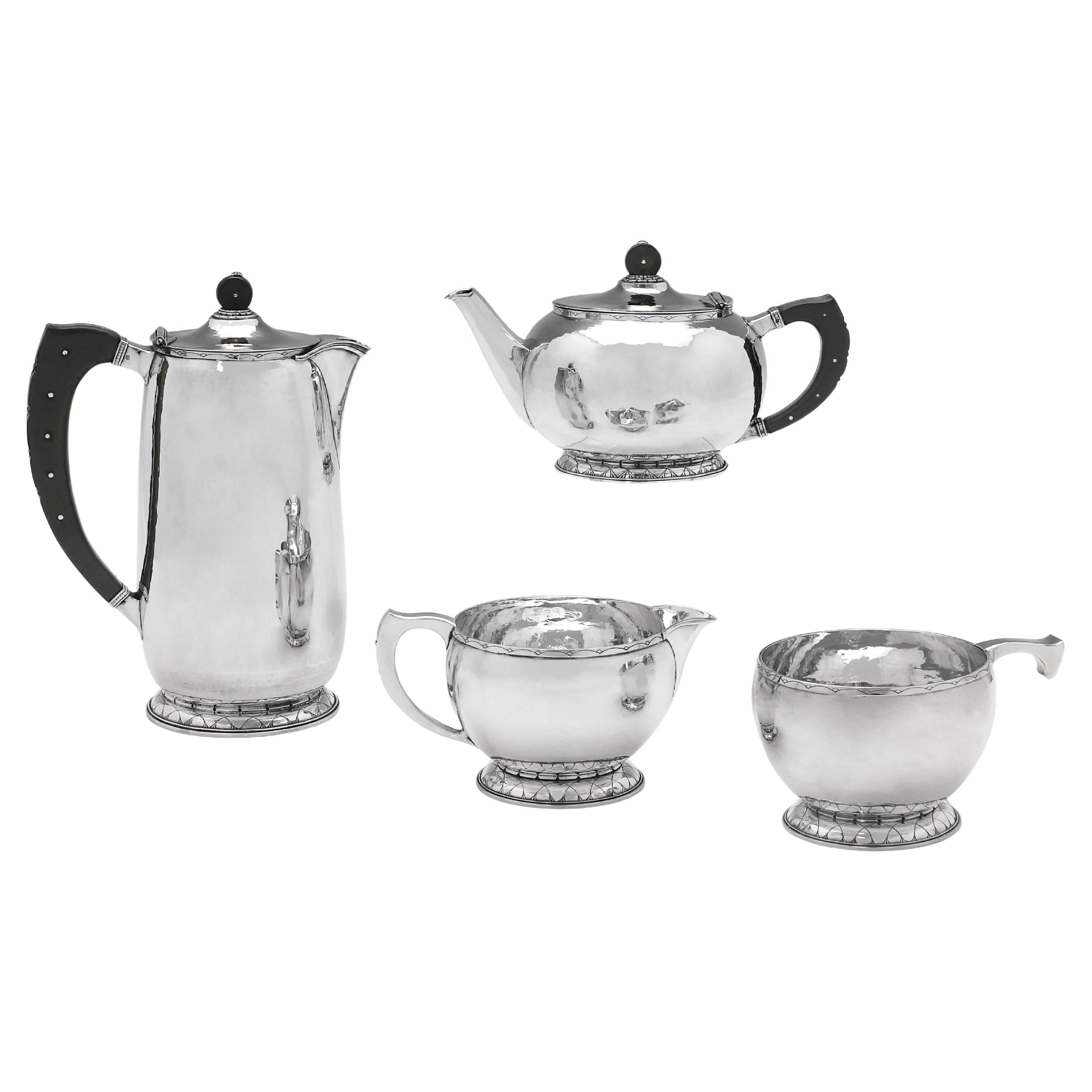 Arts and Crafts-Teeservice aus Sterlingsilber im Arts and Crafts-Design - Frederick Newland Smith 1952