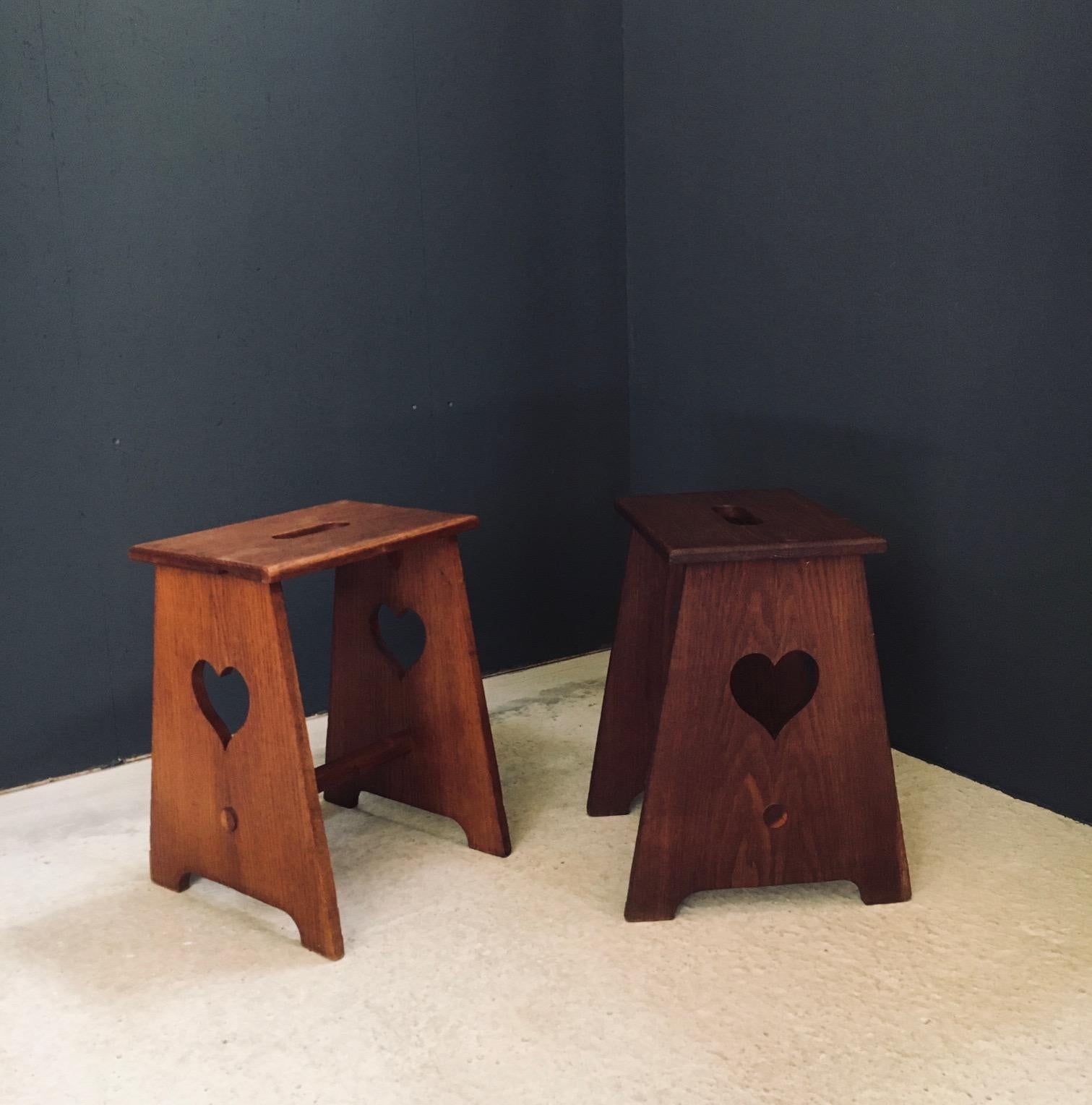 Juego de taburetes HEART de estilo Arts & Crafts Design, Bélgica Años 20 Roble en venta