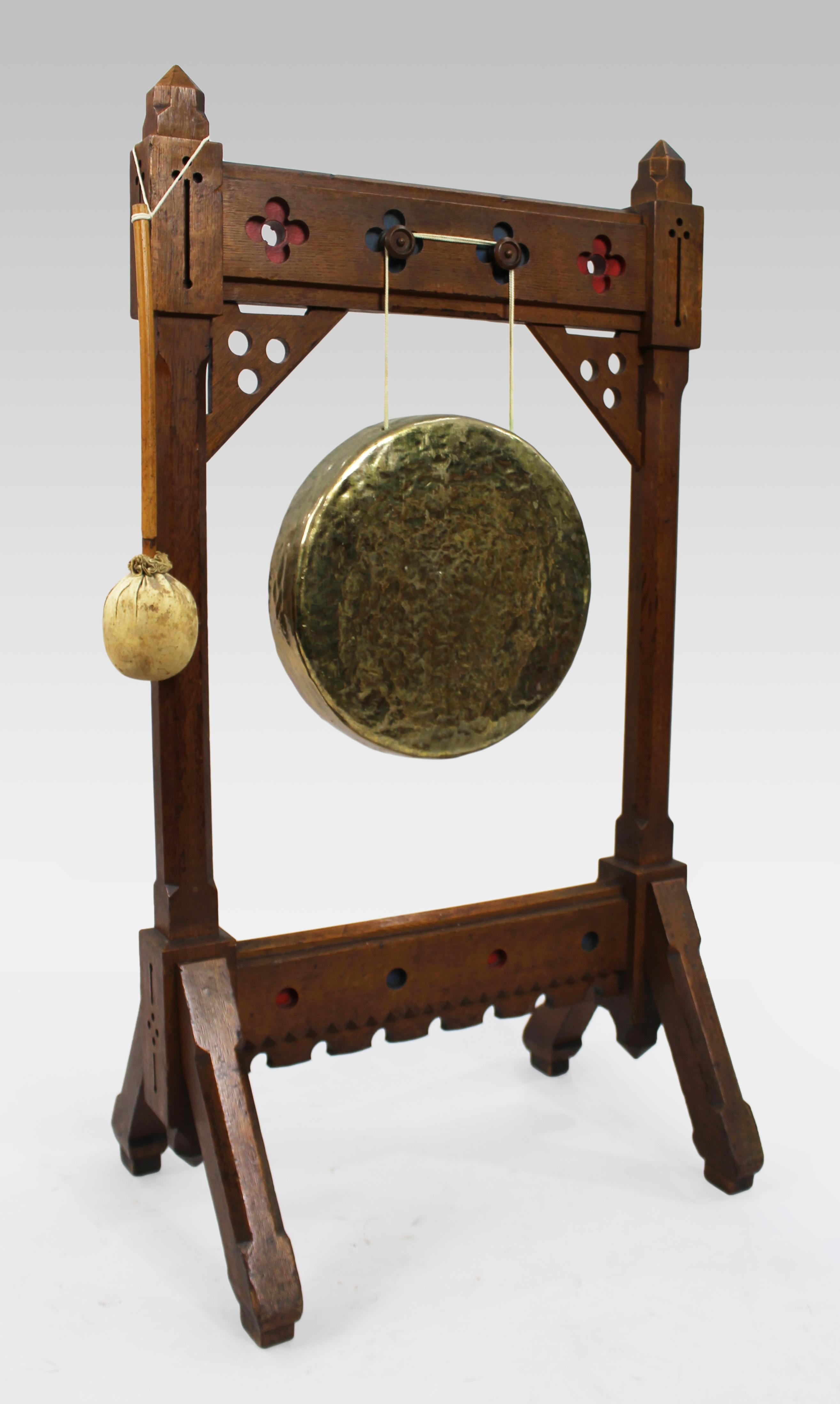 Britannique Gong Arts & Crafts Dinner Gong vers1880