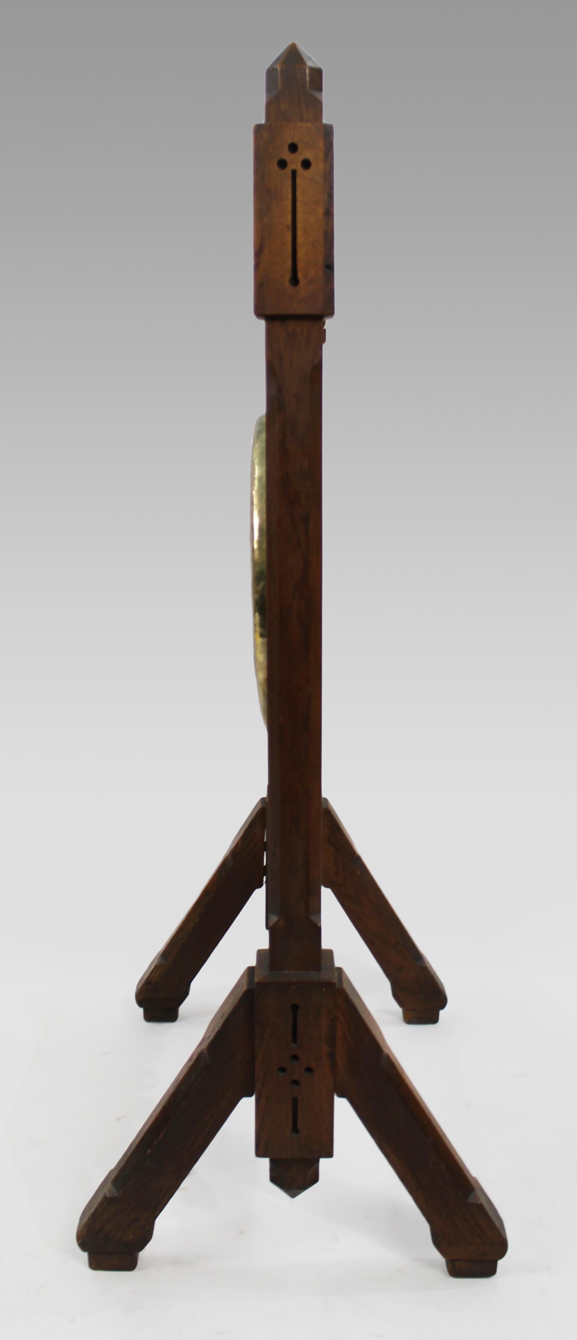 Chêne Gong Arts & Crafts Dinner Gong vers1880