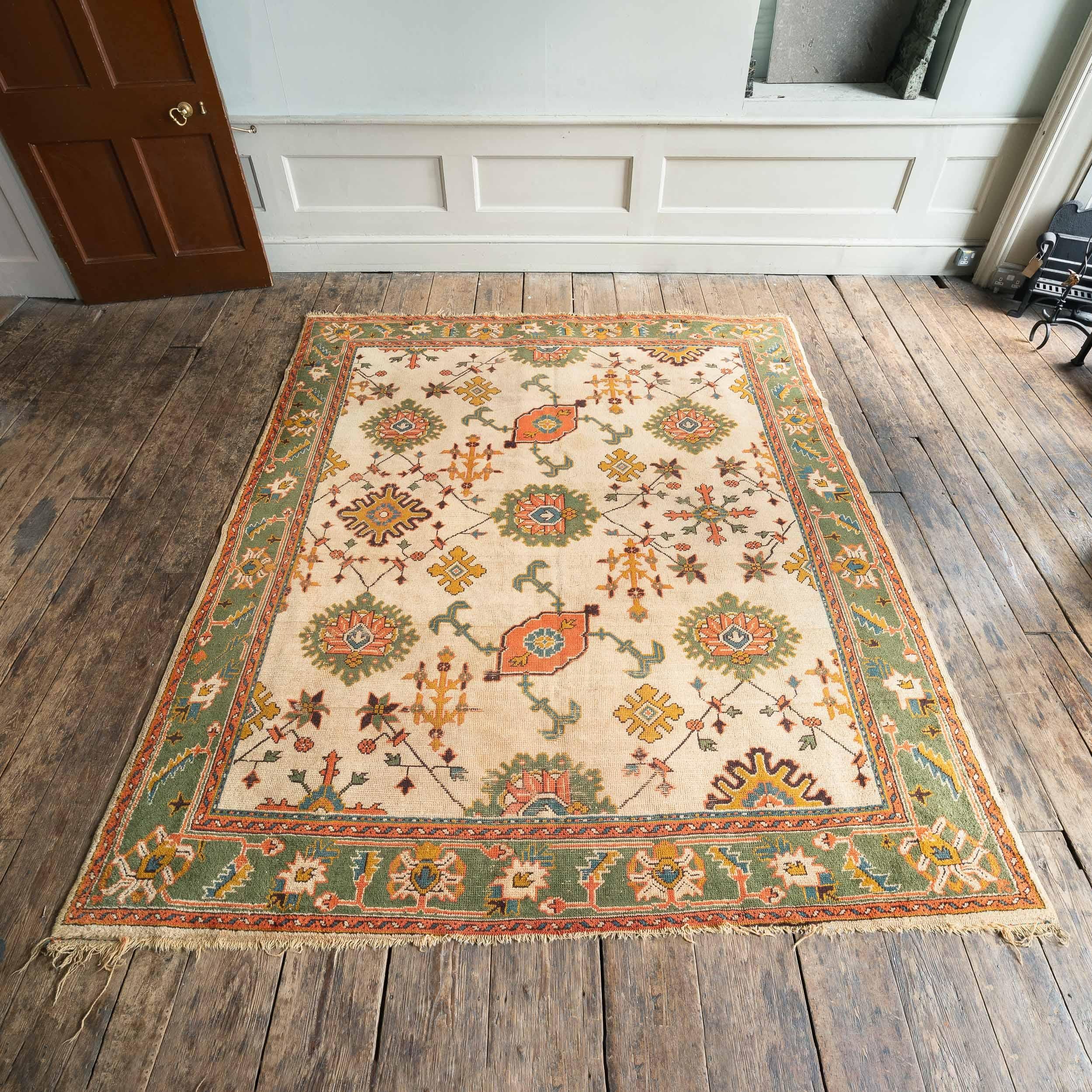 Arts and Crafts Donegal Oushak Design-Teppich im Oushak-Design (20. Jahrhundert) im Angebot