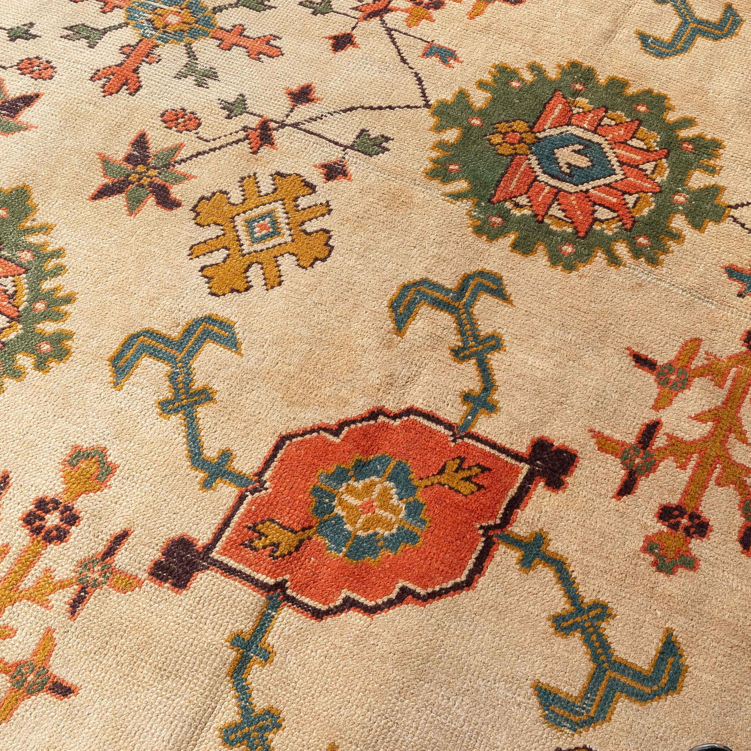 Arts and Crafts Donegal Oushak Design-Teppich im Oushak-Design im Angebot 2