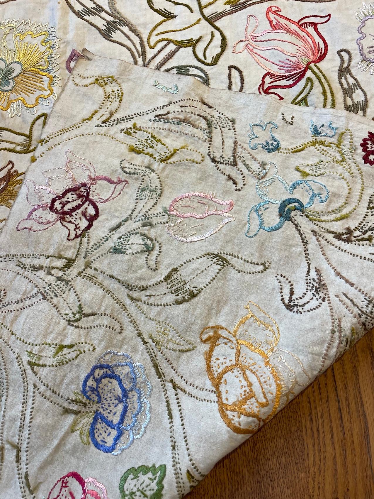 Inglese Pannello ricamato Arts & Crafts di Liberty & Co. in vendita