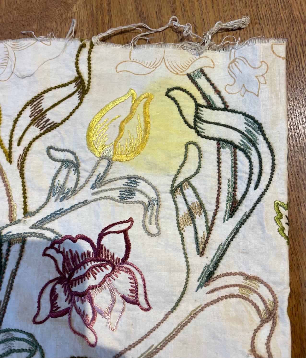 Fine XIX secolo Pannello ricamato Arts & Crafts di Liberty & Co. in vendita