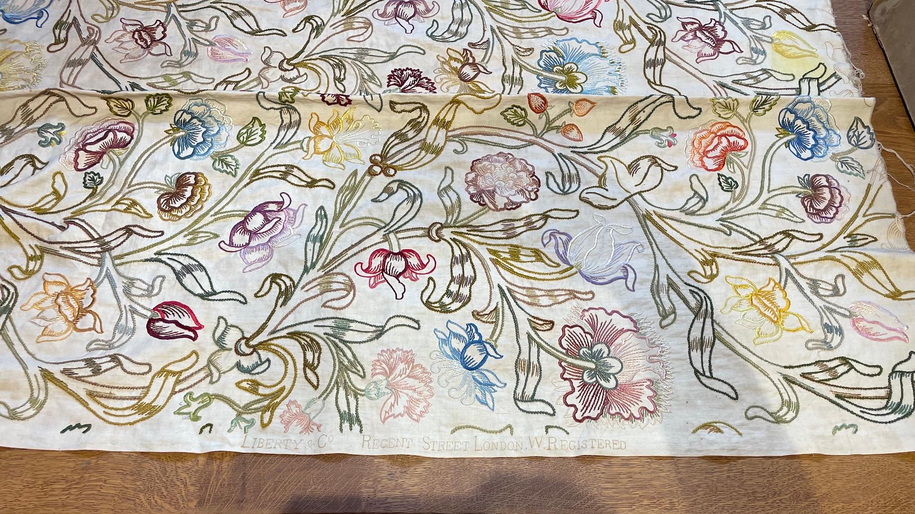 Lana Pannello ricamato Arts & Crafts di Liberty & Co. in vendita