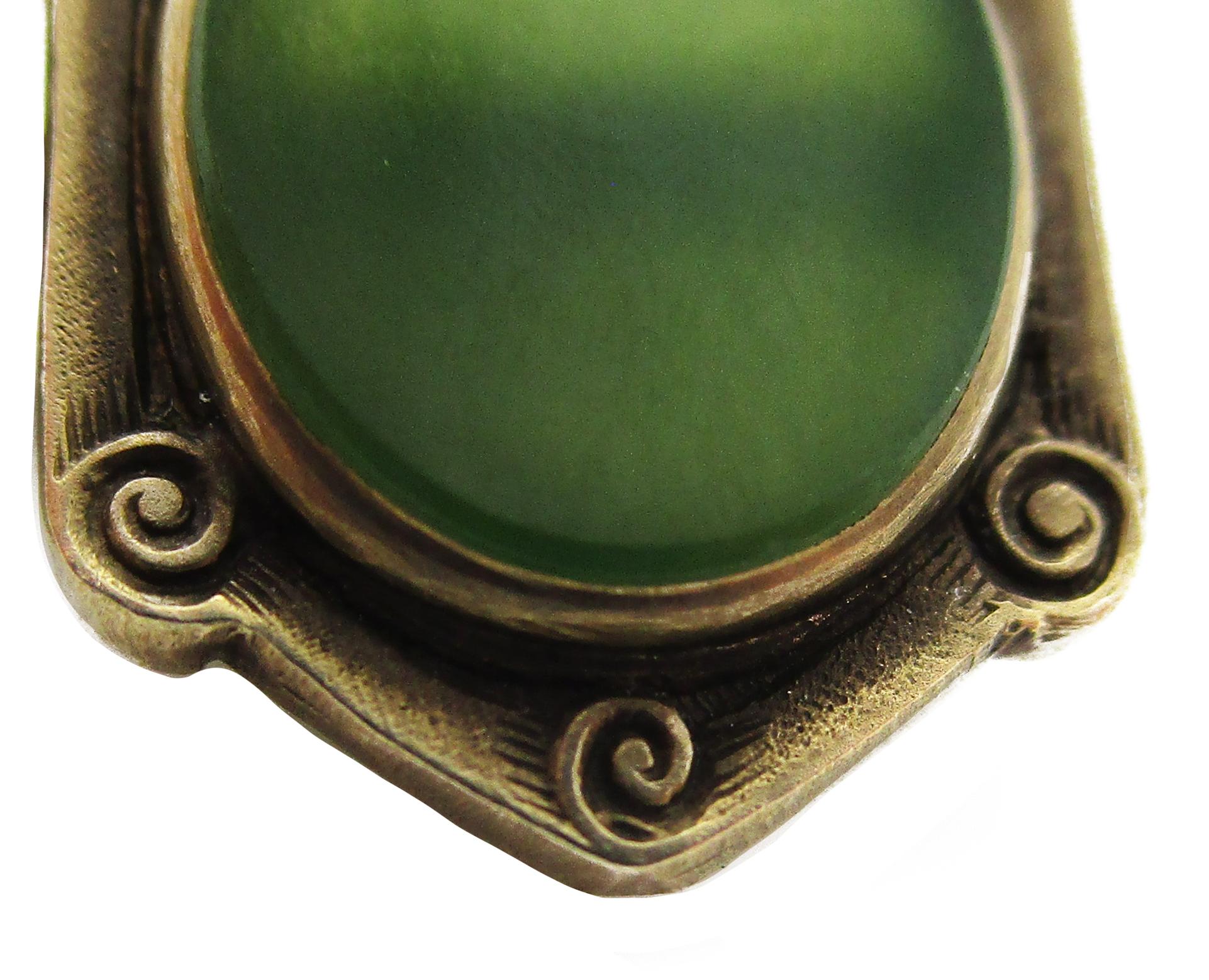 Arts and Crafts Manschettenknöpfe aus 14 Karat Gelbgold und Jade mit Gravur im Zustand „Hervorragend“ in Lexington, KY