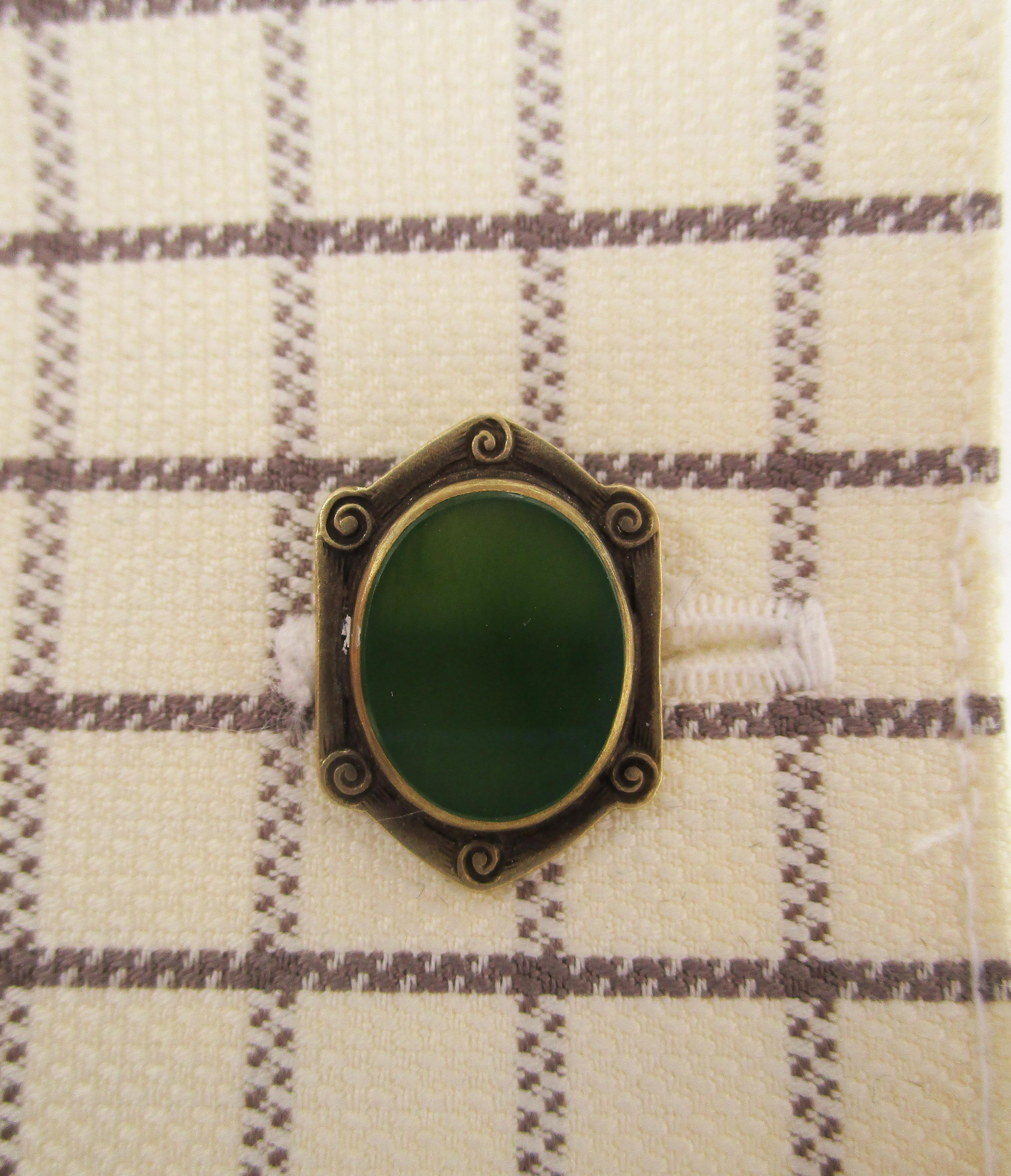 Arts and Crafts Manschettenknöpfe aus 14 Karat Gelbgold und Jade mit Gravur Herren