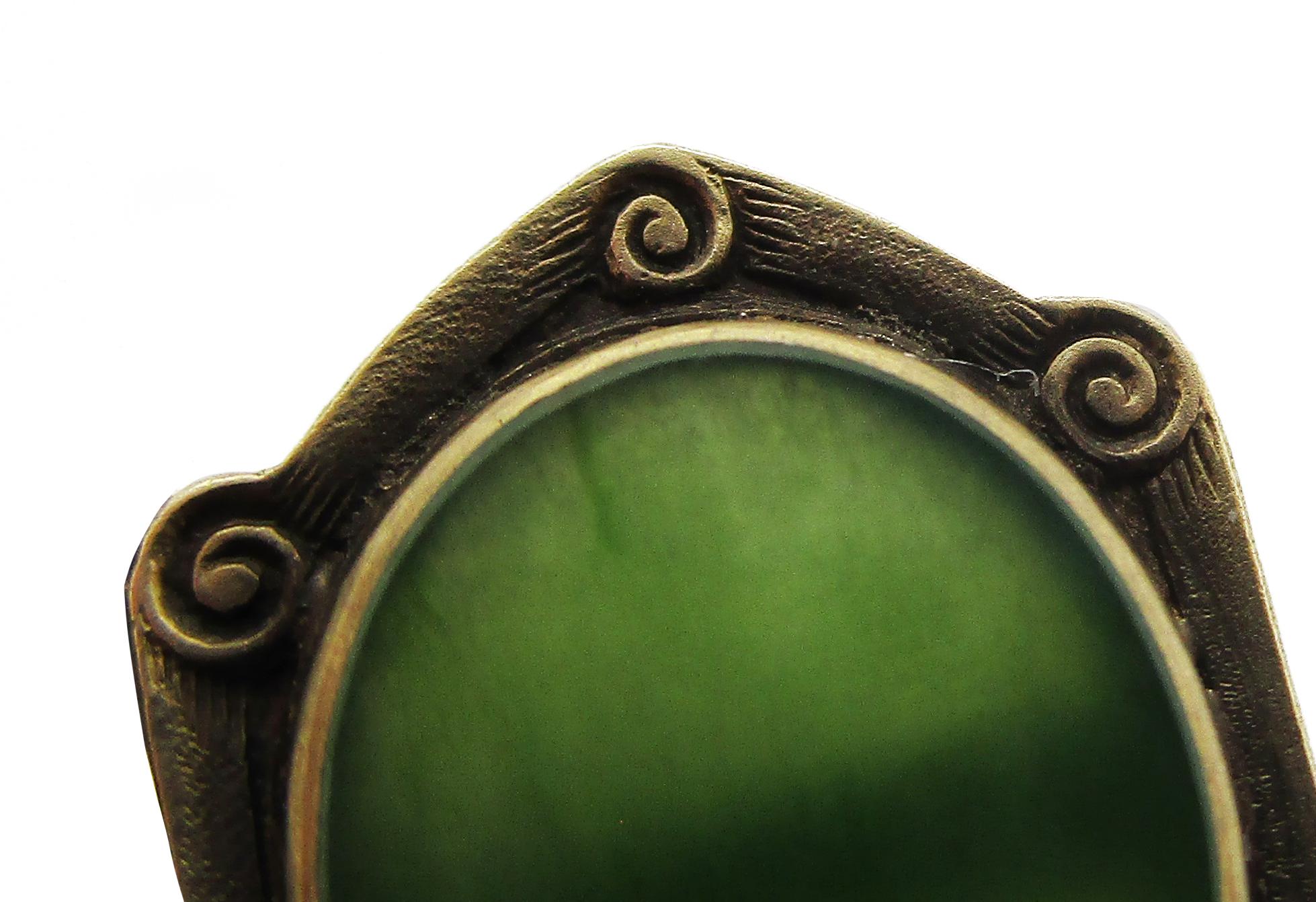 Arts and Crafts Manschettenknöpfe aus 14 Karat Gelbgold und Jade mit Gravur 1