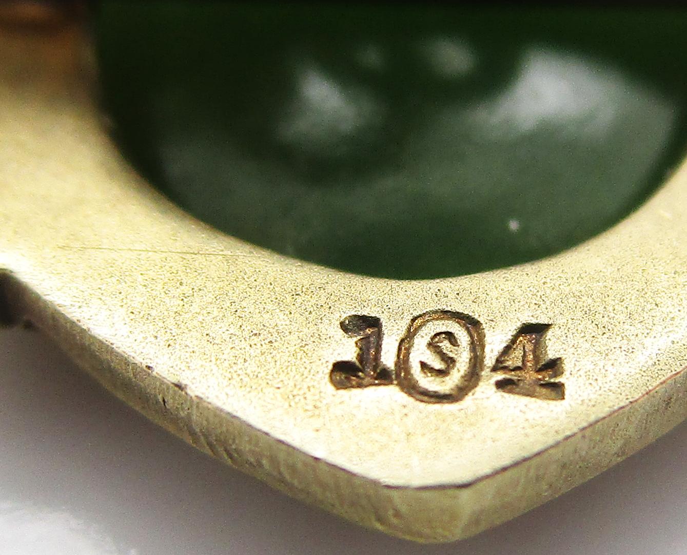 Arts and Crafts Manschettenknöpfe aus 14 Karat Gelbgold und Jade mit Gravur 3
