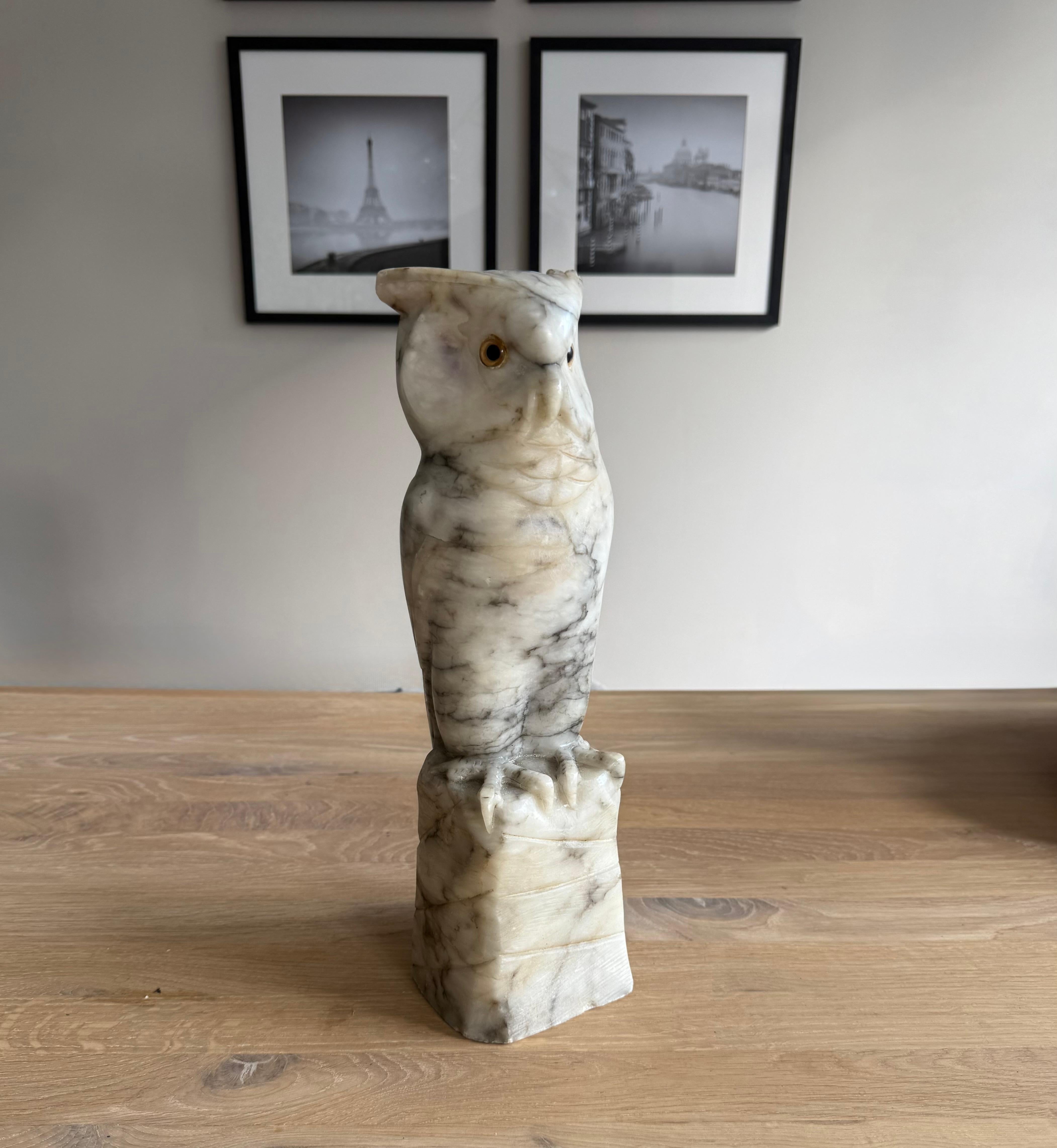 Large size, great condition and beautifully hand-crafted Italian white alabaster owl with lifelike glass eyes and beautifully black veined alabaster stone detail.

This early 20th-century Arts & Crafts era sculpture captures the timeless allure of