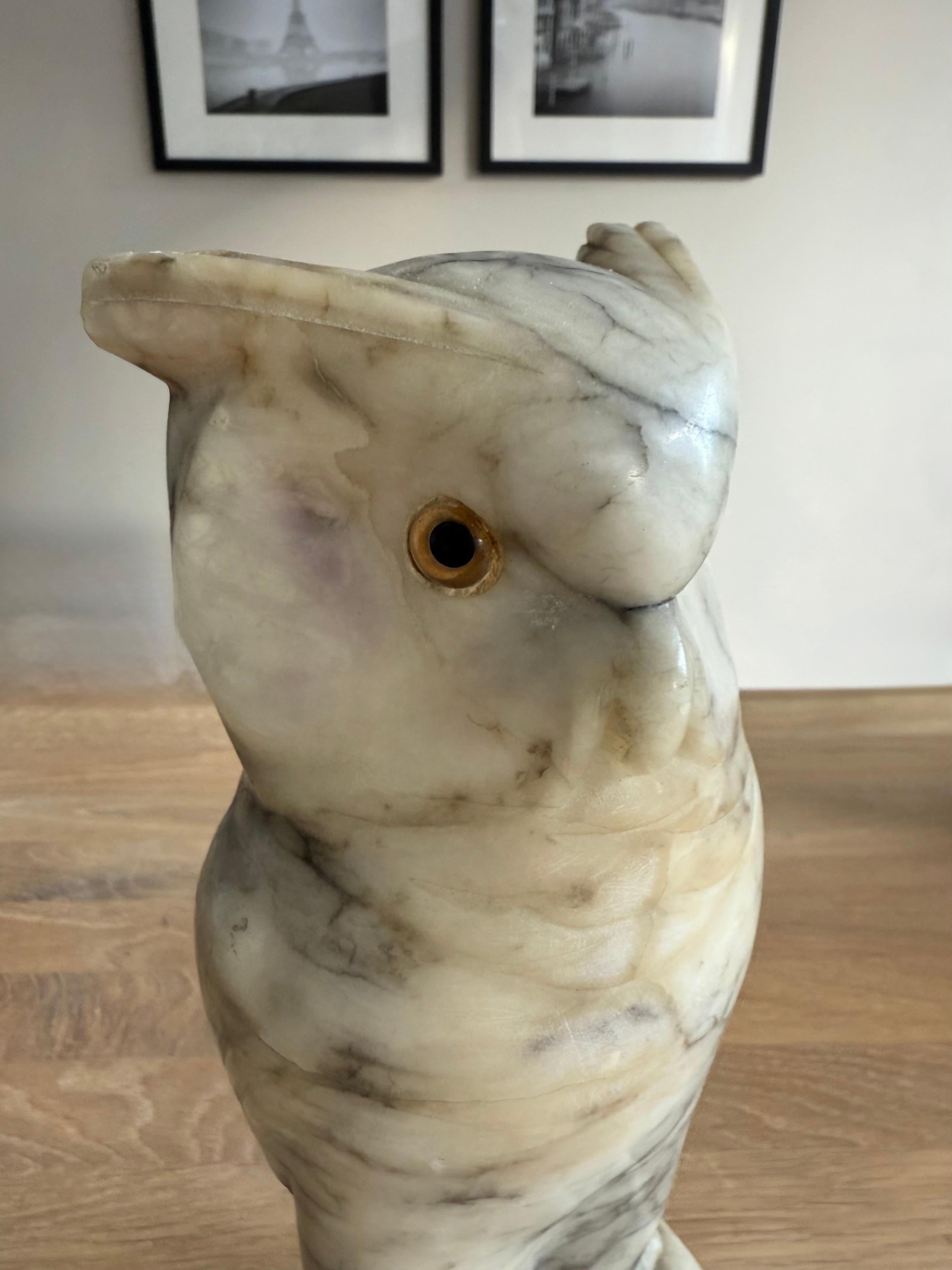 Arts & Crafts Era Italian Alabaster Owl with Glass Eyes, Hand-Carved, circa 1920 In Excellent Condition For Sale In Lisse, NL