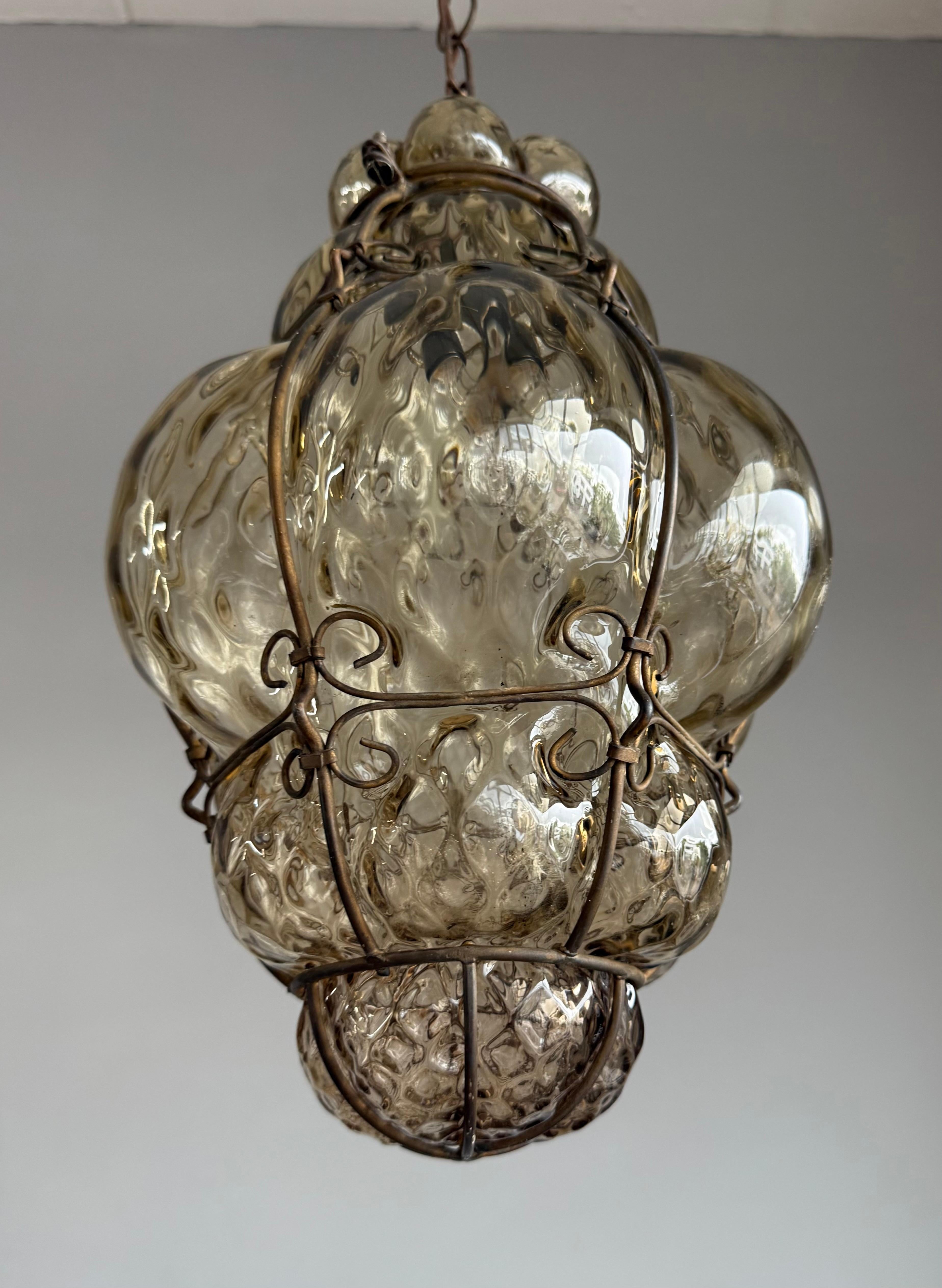 Stylish and excellent condition hallway pendant from Venice.

Every now and then, we come across a piece that feels less like a discovery and more like a gift. This Venetian smoked glass pendant, dating back to the 1920s, is exactly that kind of