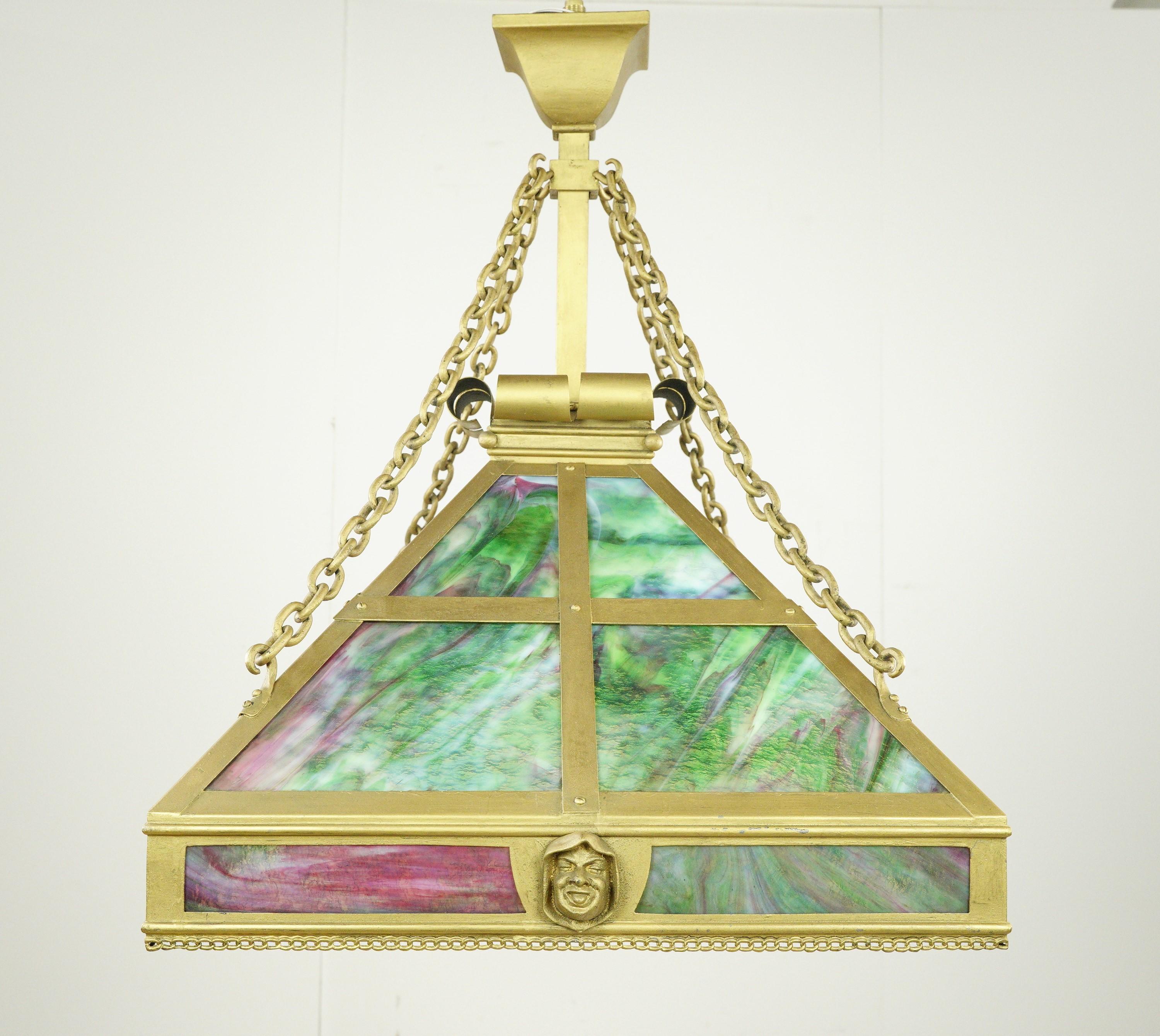 Arts & Crafts Figural Stained Glass Brass Suspension Light Rectangular (lampe à suspension en laiton avec vitrail)  en vente 3