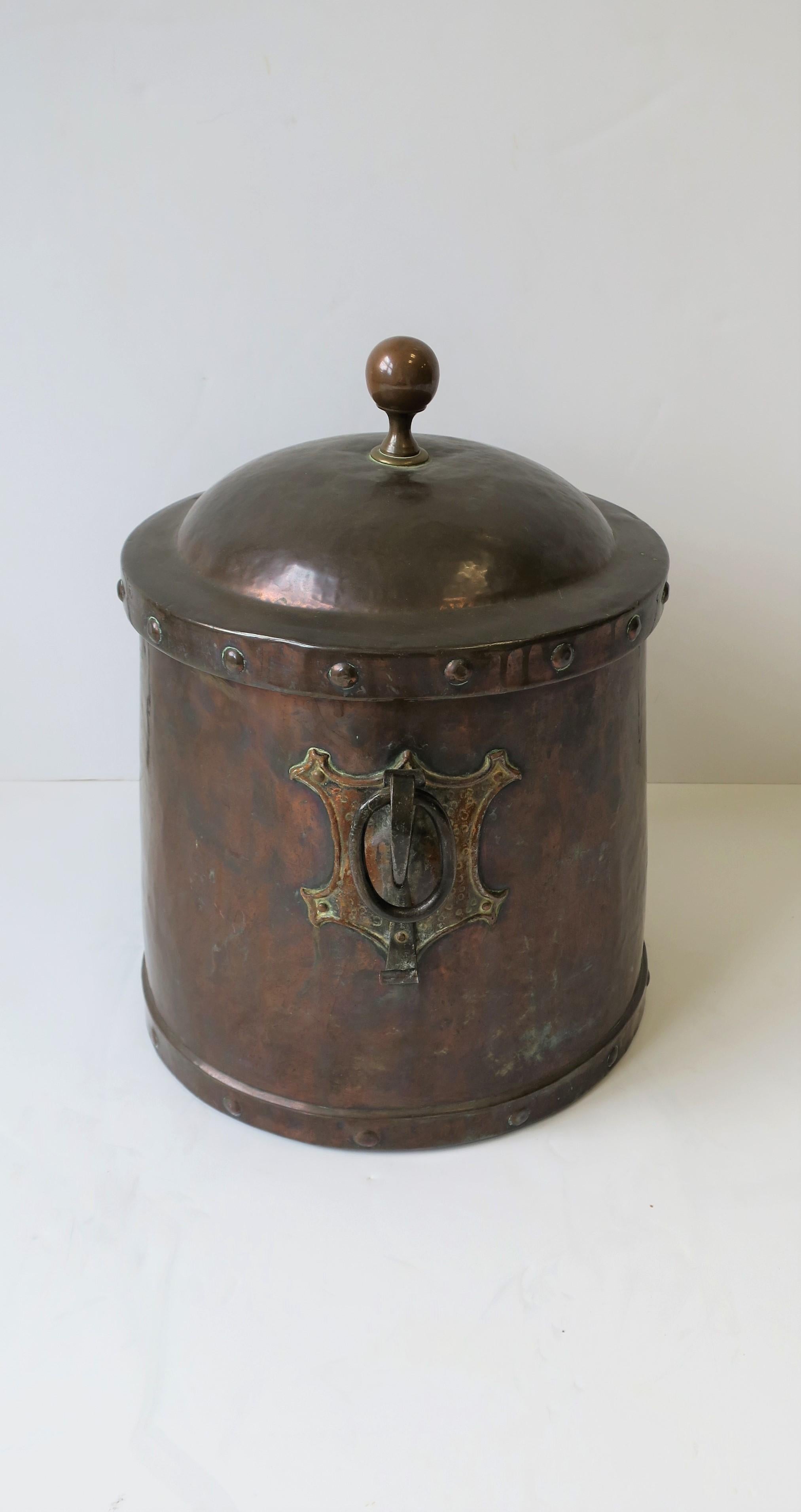 Cheminée anglaise Arts & Crafts en cuivre et bronze, 19e siècle en vente 5