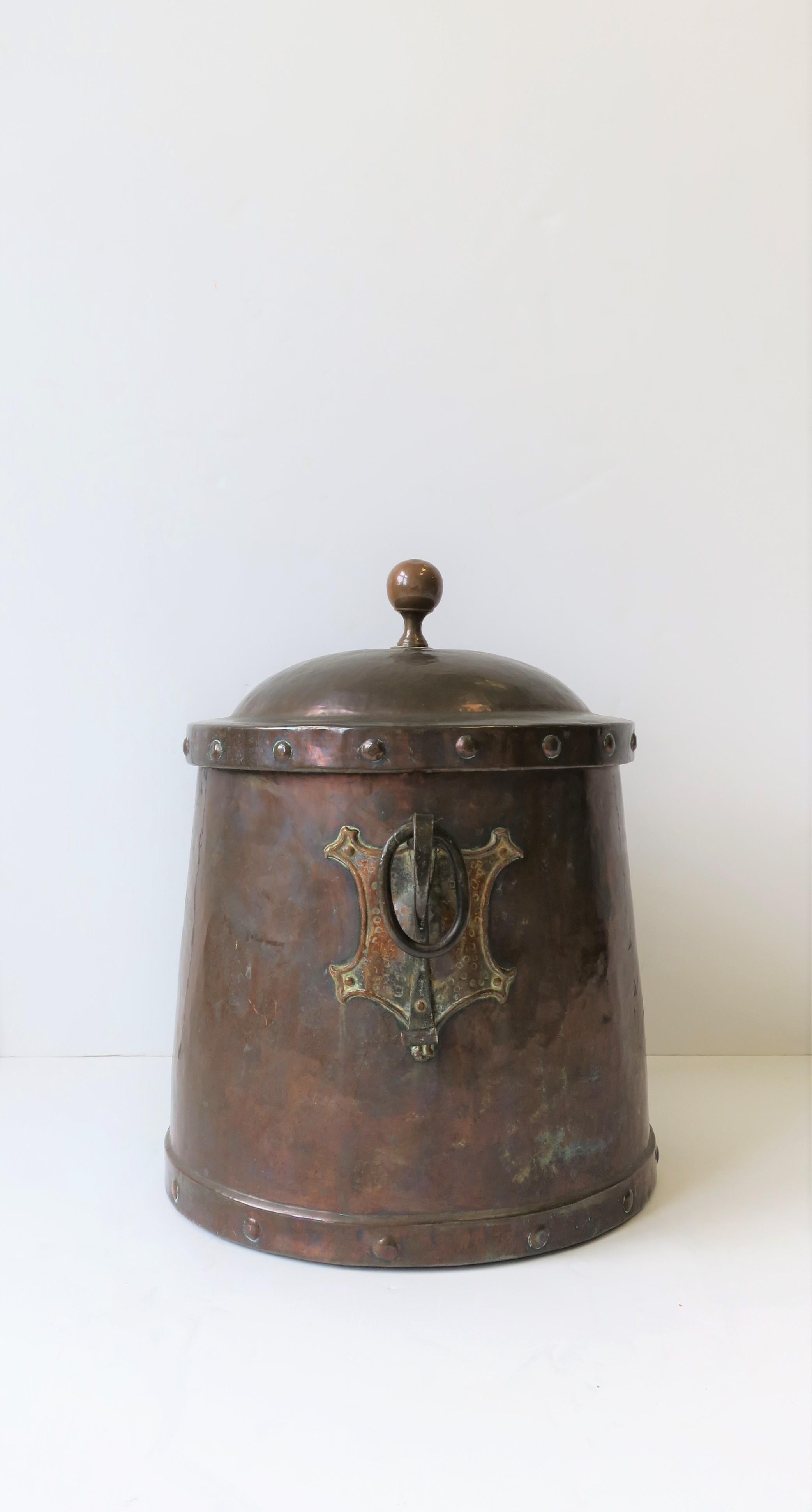Cheminée anglaise Arts & Crafts en cuivre et bronze, 19e siècle Bon état - En vente à New York, NY