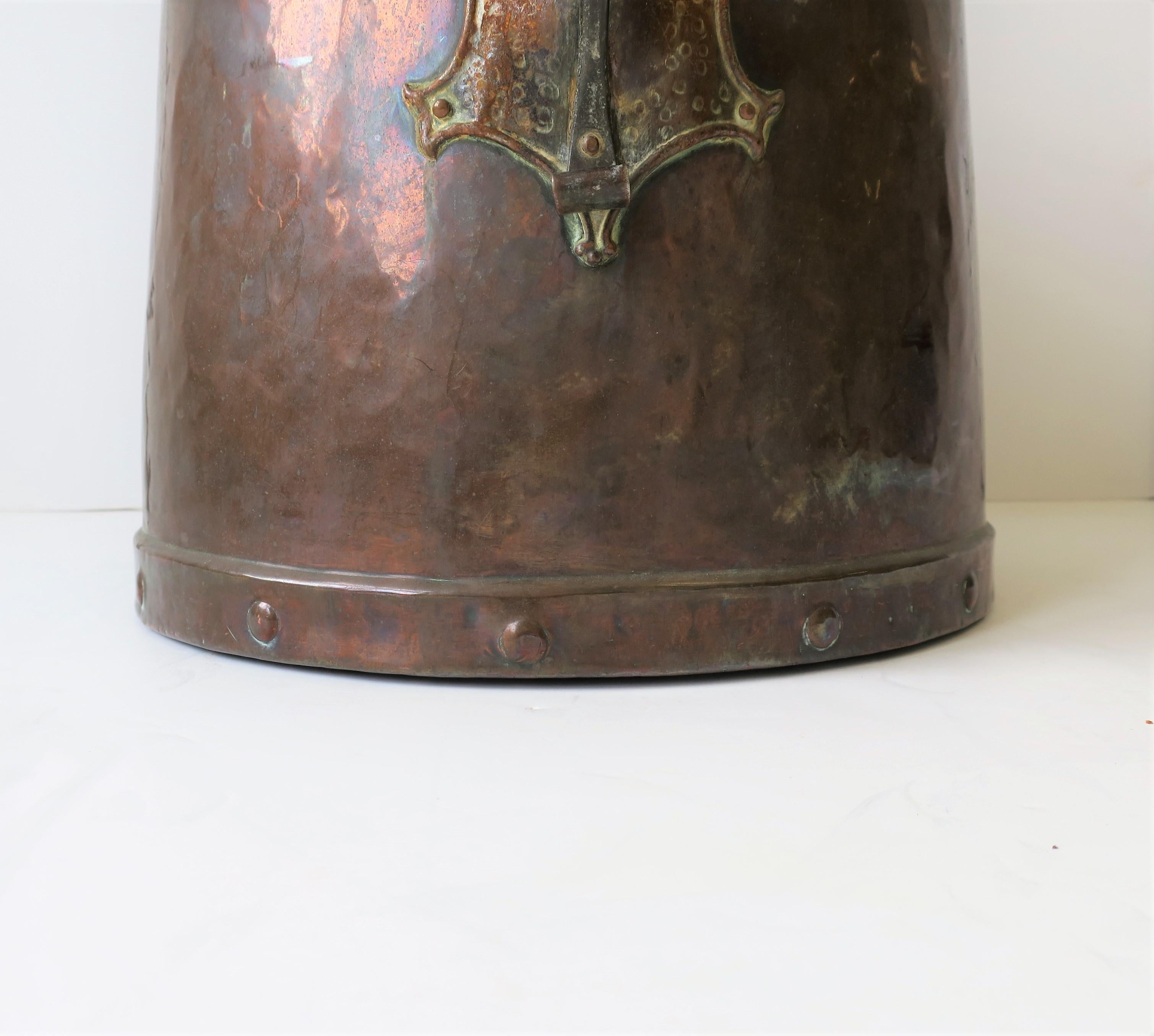 XIXe siècle Cheminée anglaise Arts & Crafts en cuivre et bronze, 19e siècle en vente