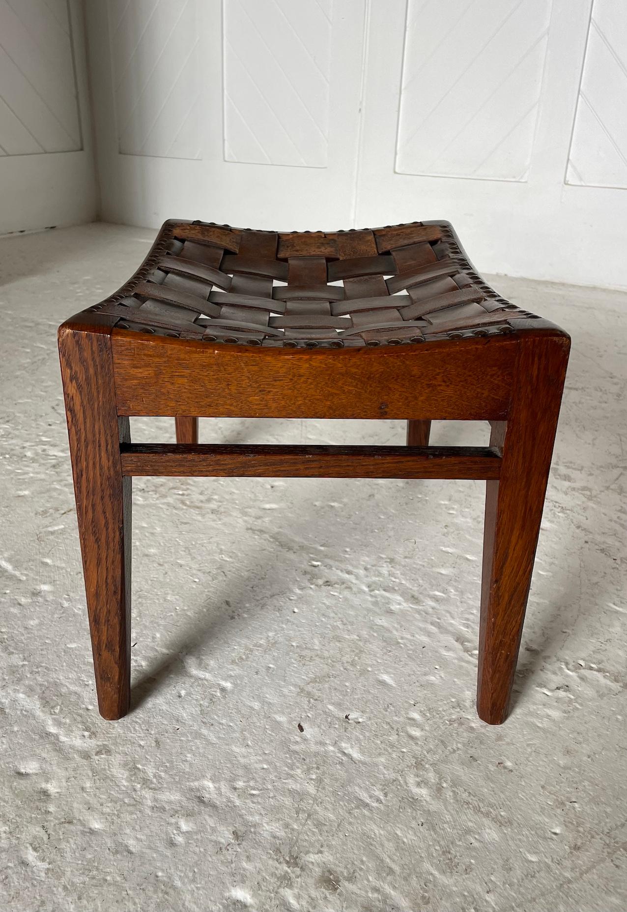 Inglese Poggiapiedi Arts & Crafts di Arthur Simpson in vendita
