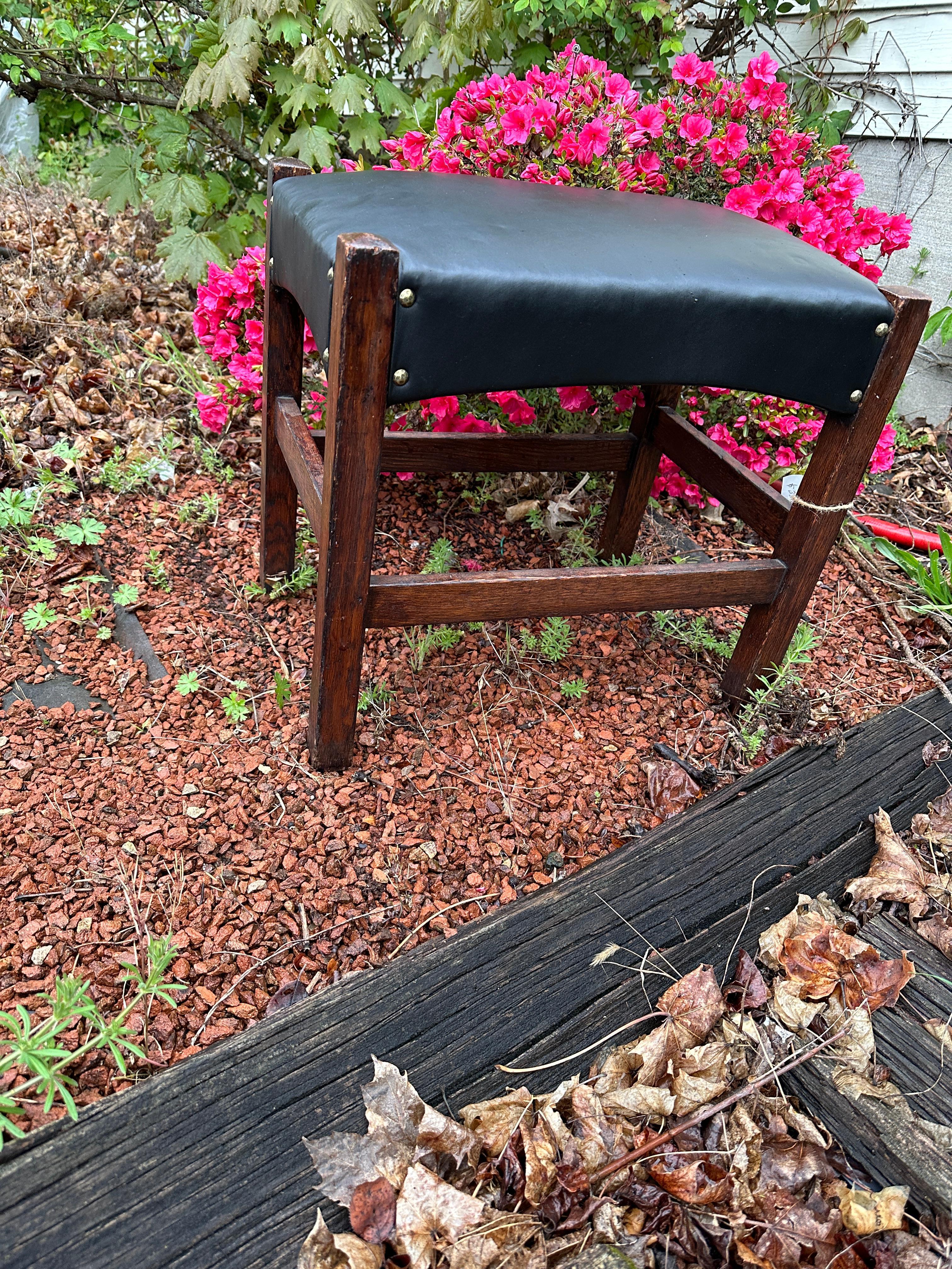 This is a nice antique J.M. Young Arts & Crafts Foot Stool from the early 1900s. The piece is in very good condition.  The leather was recently recovered with top quality black leather.  STURDY AND STRONG.  It is ready for use in your home.

W7172