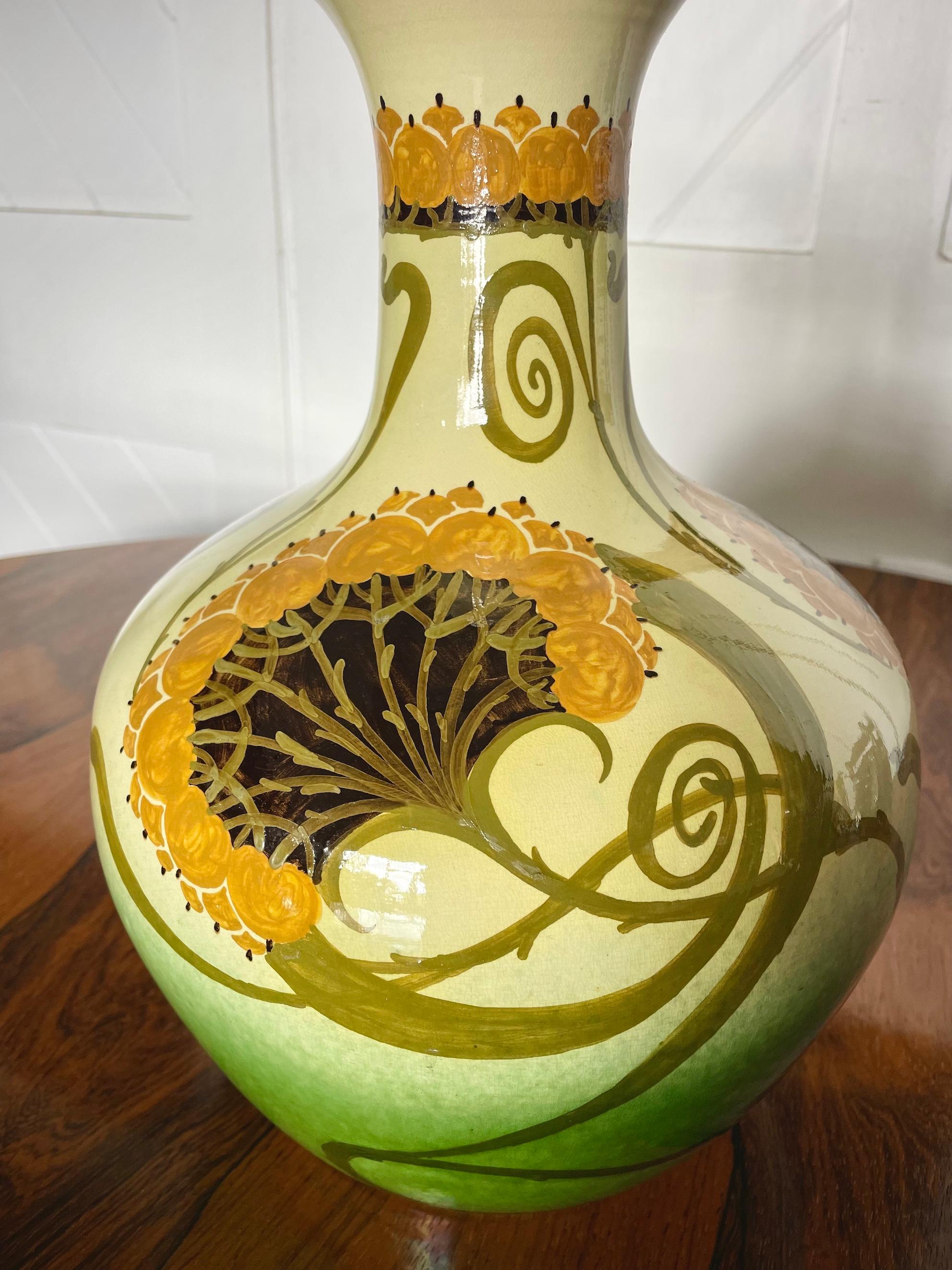 Anglais Vase en poterie émaillée Arts & Crafts par Ault en vente