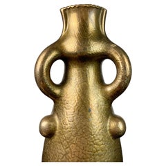 Botella de esmalte craquelado dorado Arts & Crafts Por Sir Edmund Elton