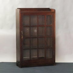 Arts & Crafts Gustav Stickley Oak Curio Bookcase, Original Finish, circa 1910