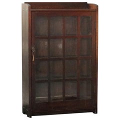 Arts & Crafts Gustav Stickley Oak Curio Bookcase, Original Finish, circa 1910
