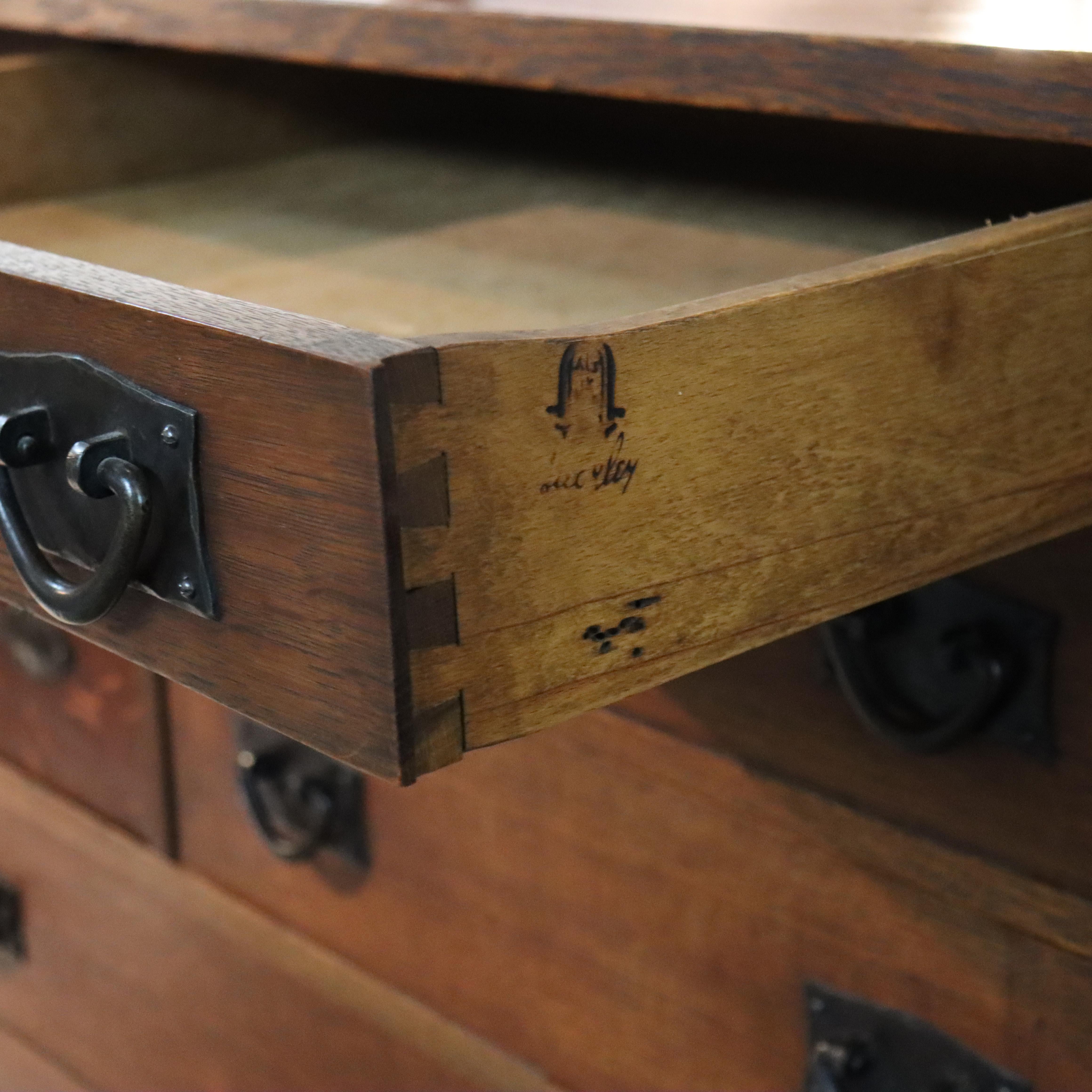 Credenza Arts & Crafts Gustav Stickley in Oak con cerniera a cinghia C1910 in vendita 9