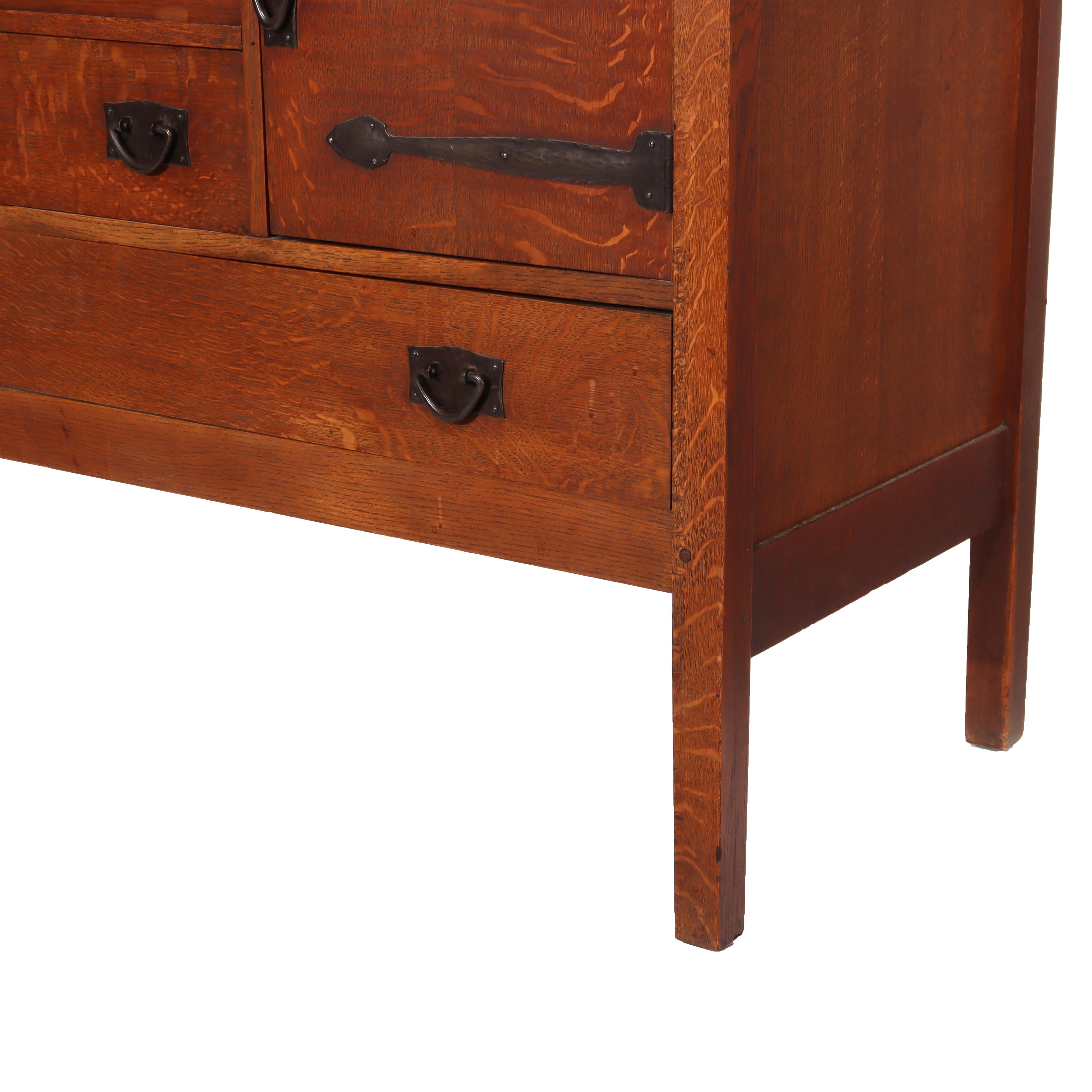 Credenza Arts & Crafts Gustav Stickley in Oak con cerniera a cinghia C1910 In condizioni buone in vendita a Big Flats, NY
