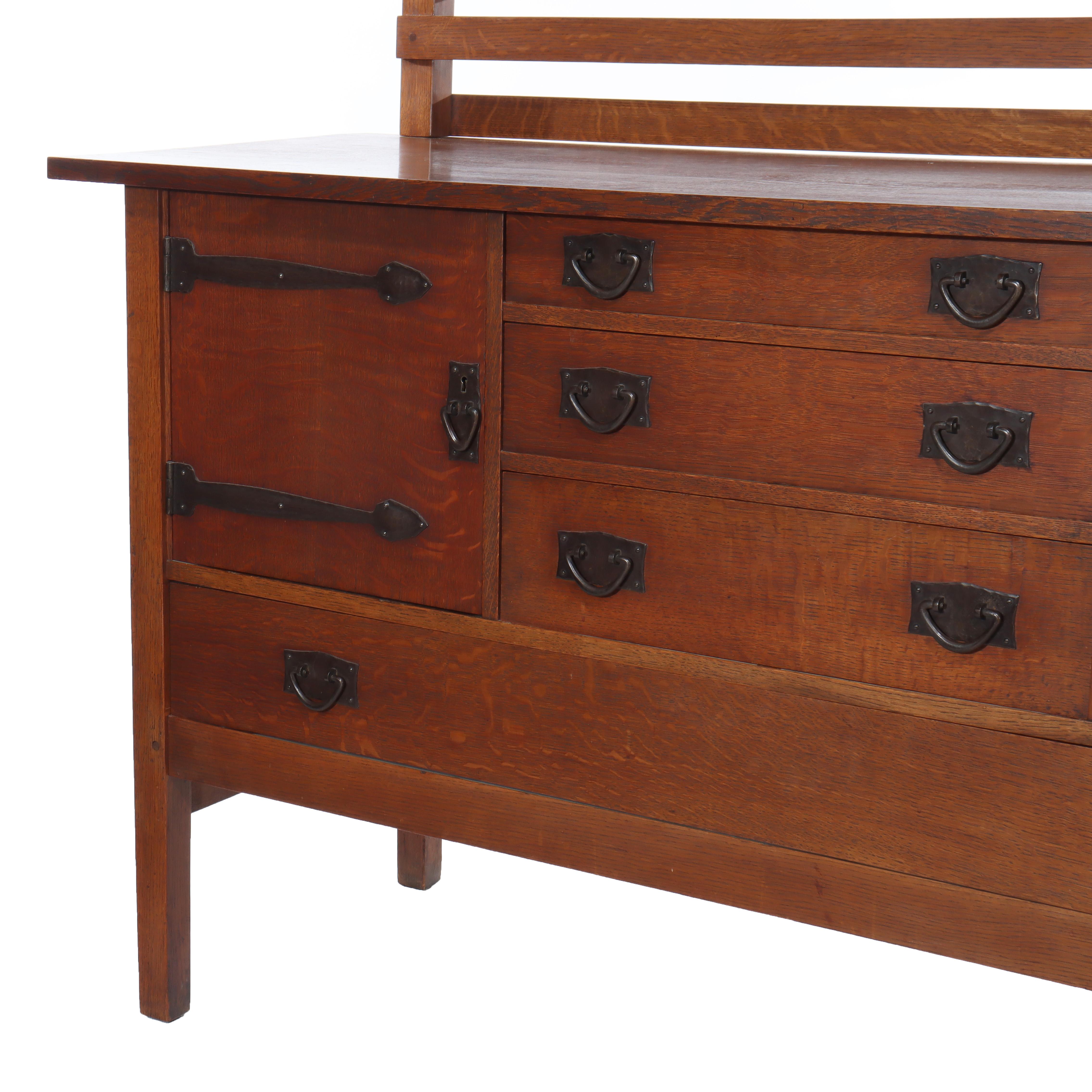 Quercia Credenza Arts & Crafts Gustav Stickley in Oak con cerniera a cinghia C1910 in vendita