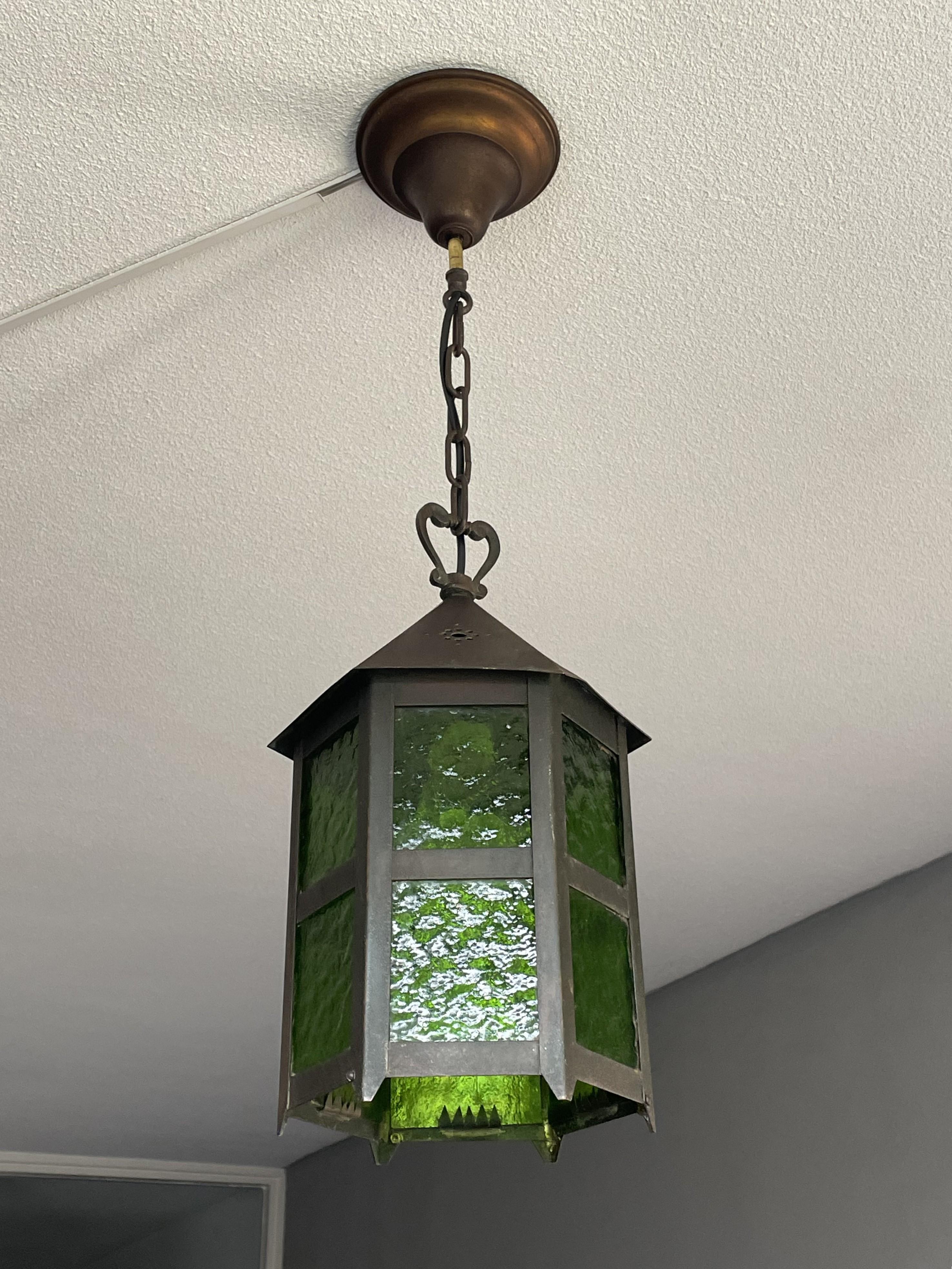 Arts and Crafts Lampe d'entrée Arts & Crafts Hallway avec Verre antique original, The Green Lantern