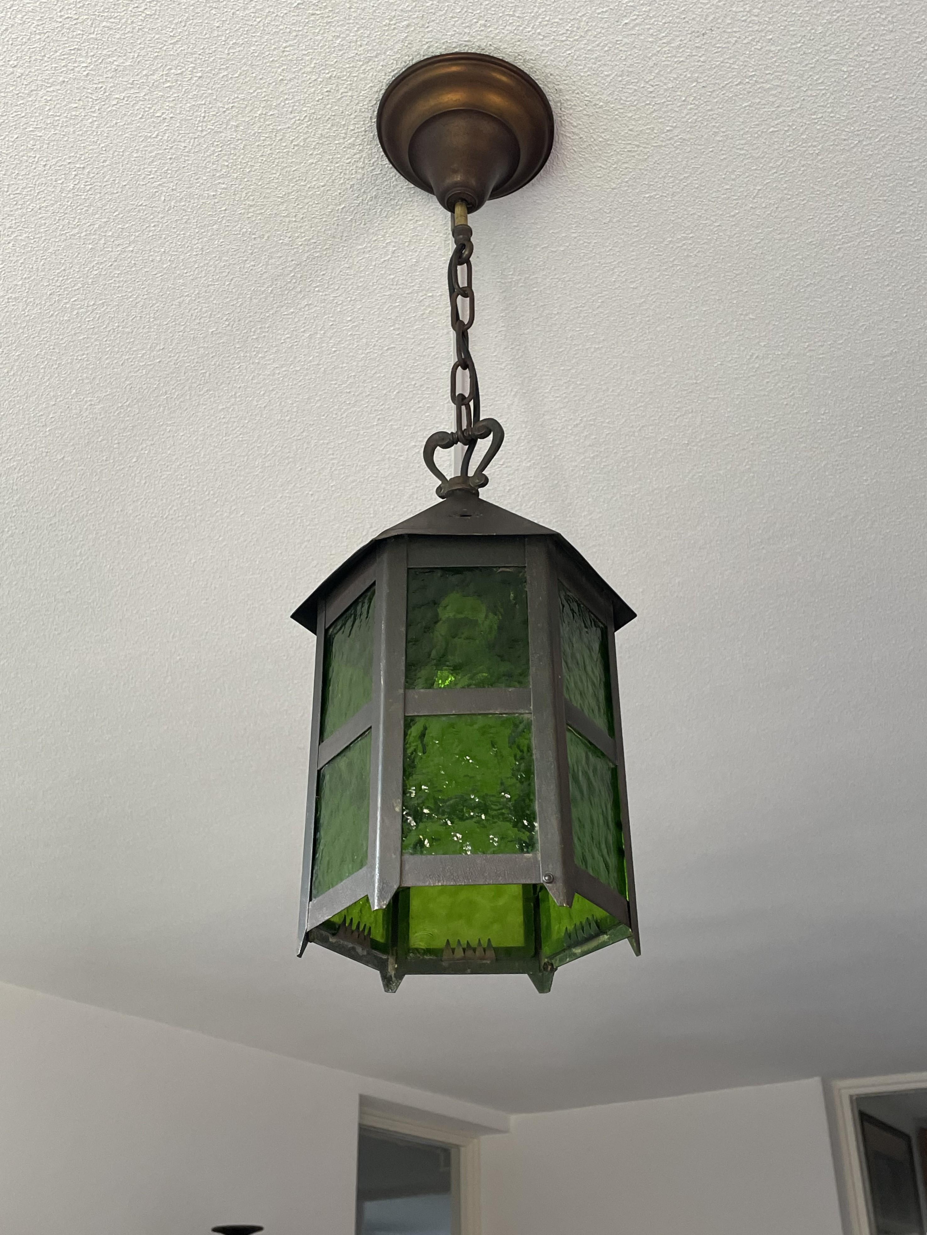 Lampe d'entrée Arts & Crafts Hallway avec Verre antique original, The Green Lantern Bon état à Lisse, NL