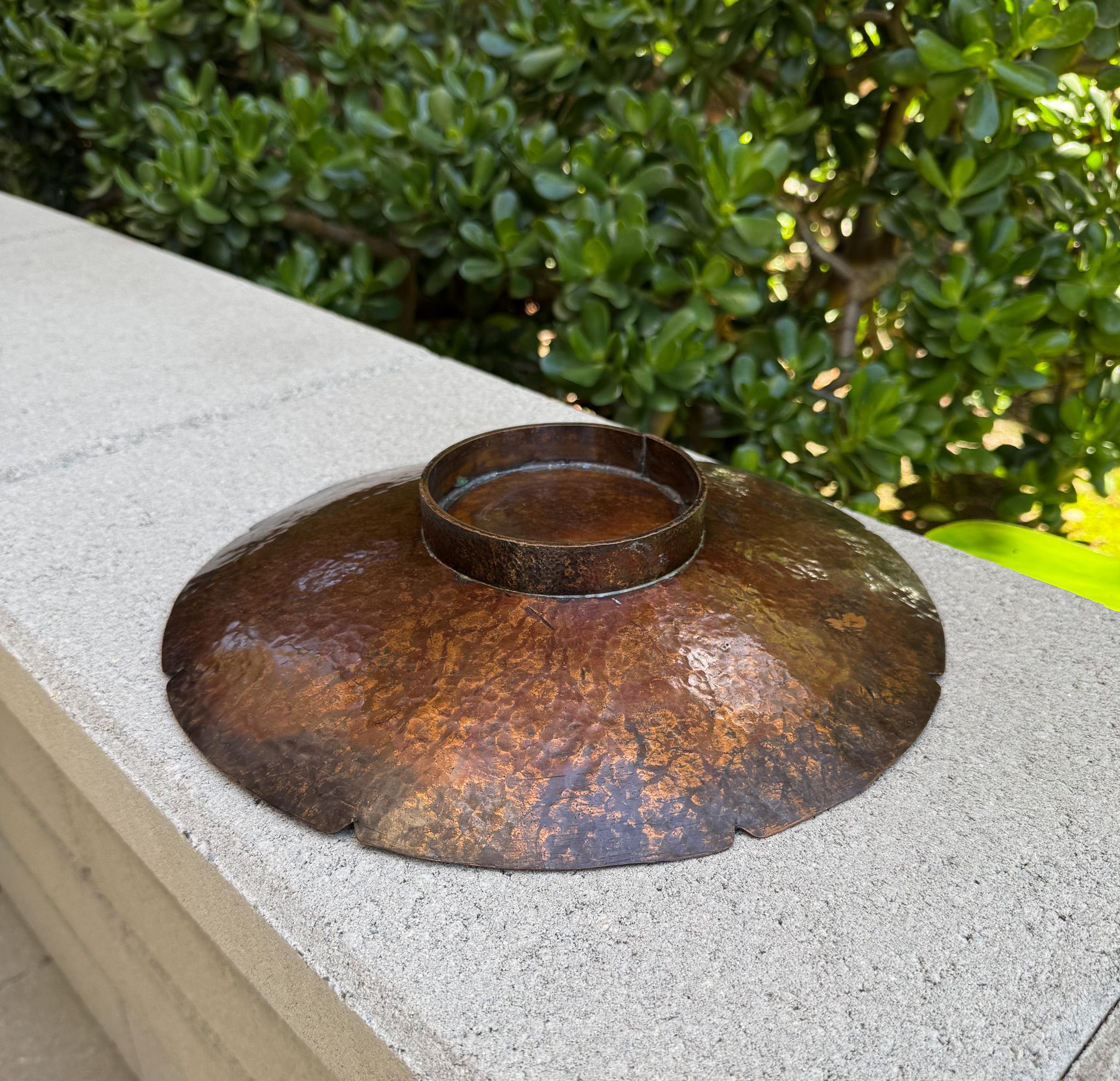 Arts & Crafts Hammered Copper Footed Tray / Charger, Early 20th Century For Sale 5