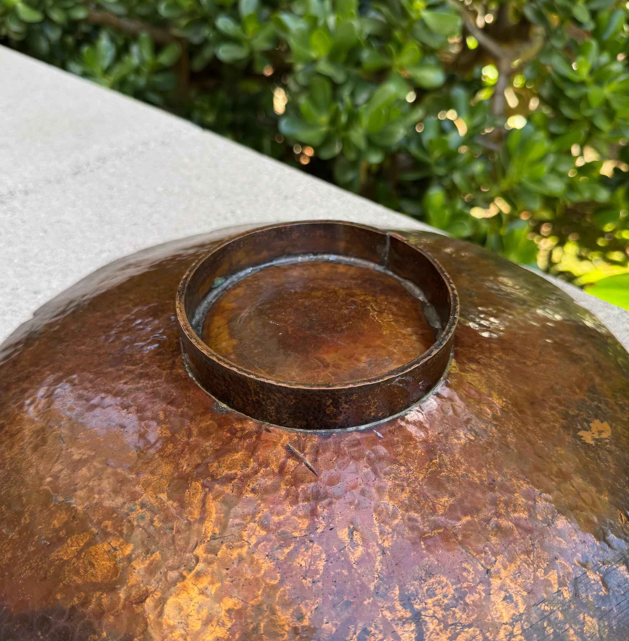 Arts & Crafts Hammered Copper Footed Tray / Charger, Early 20th Century For Sale 6