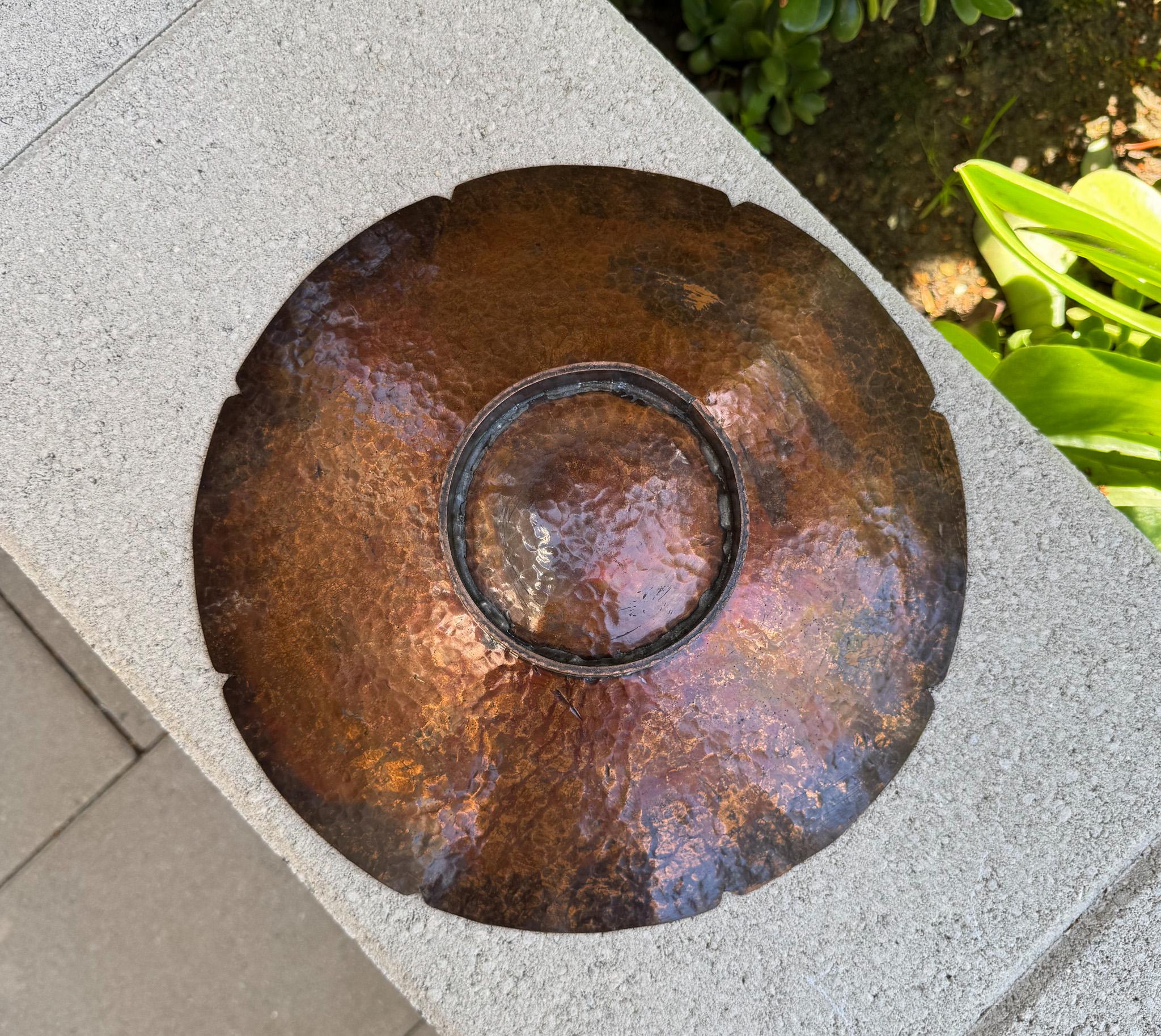 Arts & Crafts Hammered Copper Footed Tray / Charger, Early 20th Century For Sale 7